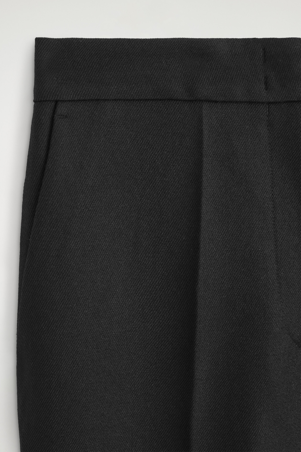 TAILORED WOOL STRAIGHT-LEG PANTS — CARBON