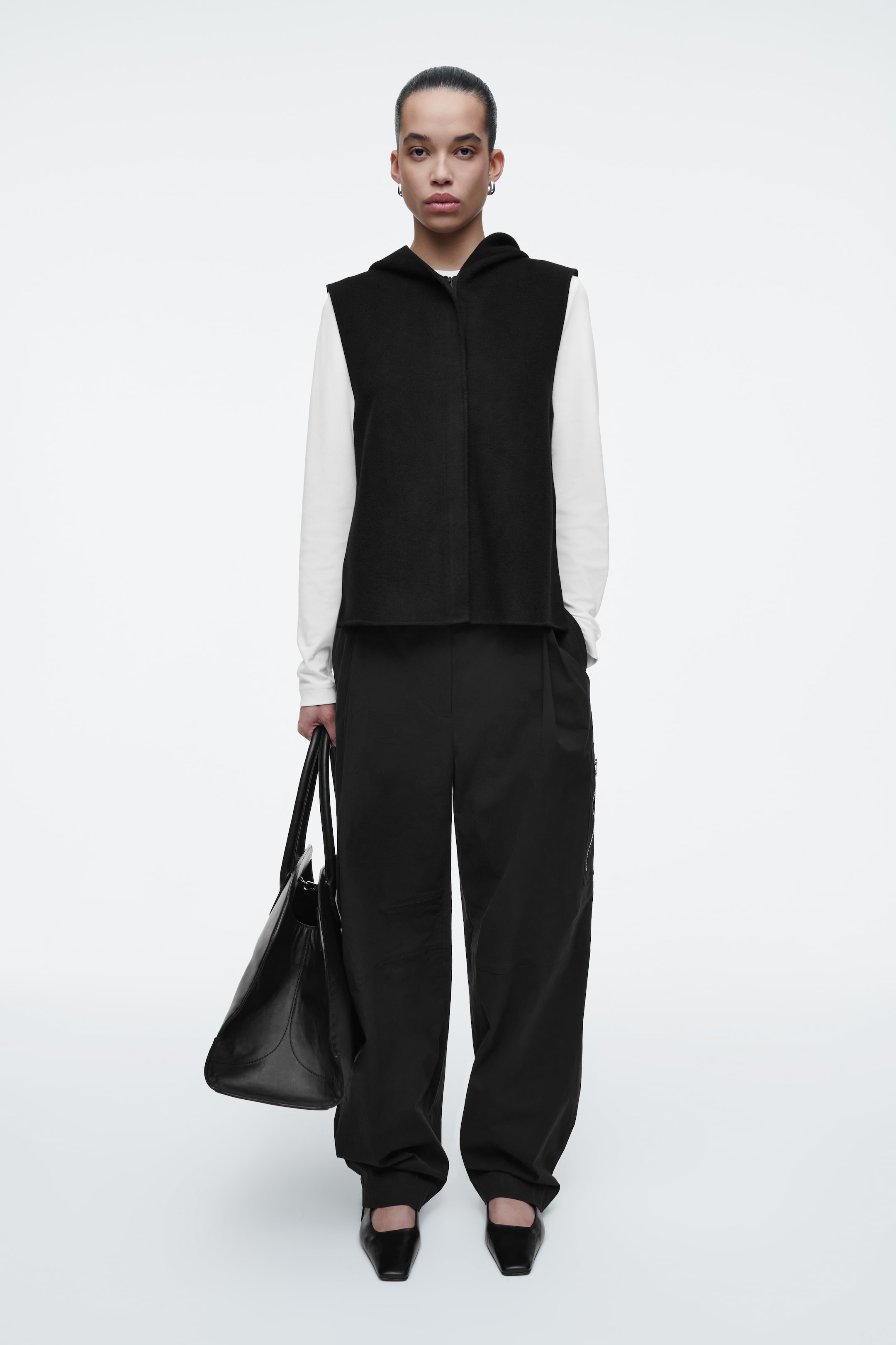 Grösseres Bild ansehen: DOUBLEFACE-WESTE MIT KAPUZE - SCHWARZ - DAMEN | H&M CH 4