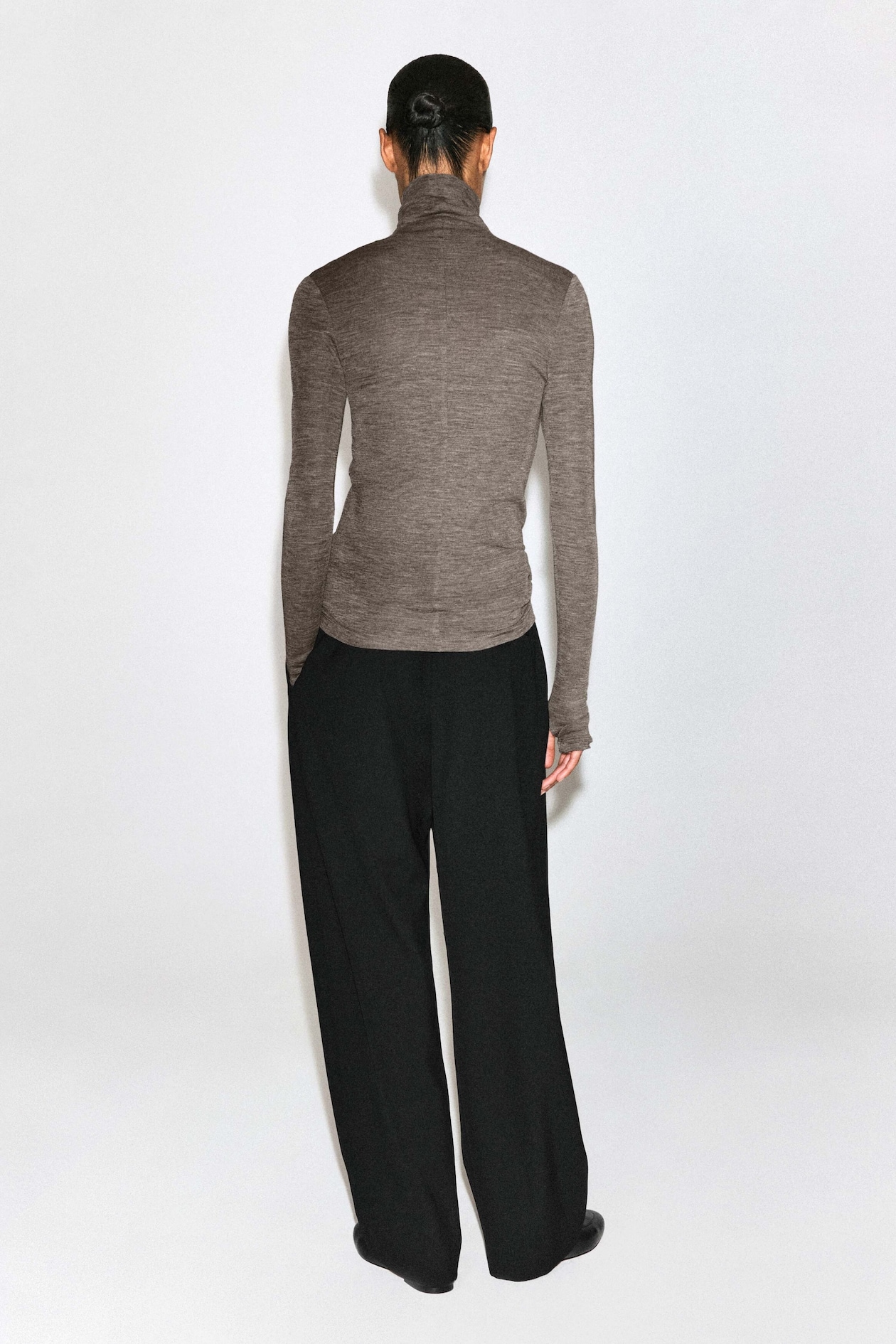 MERINO WOOL TURTLENECK TOP — DARK BEIGE