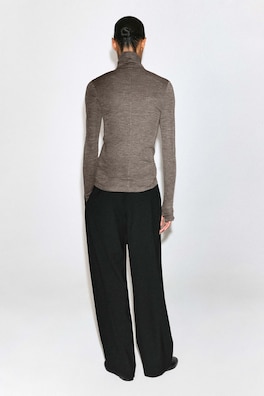 MERINO WOOL TURTLENECK TOP — DARK BEIGE 6