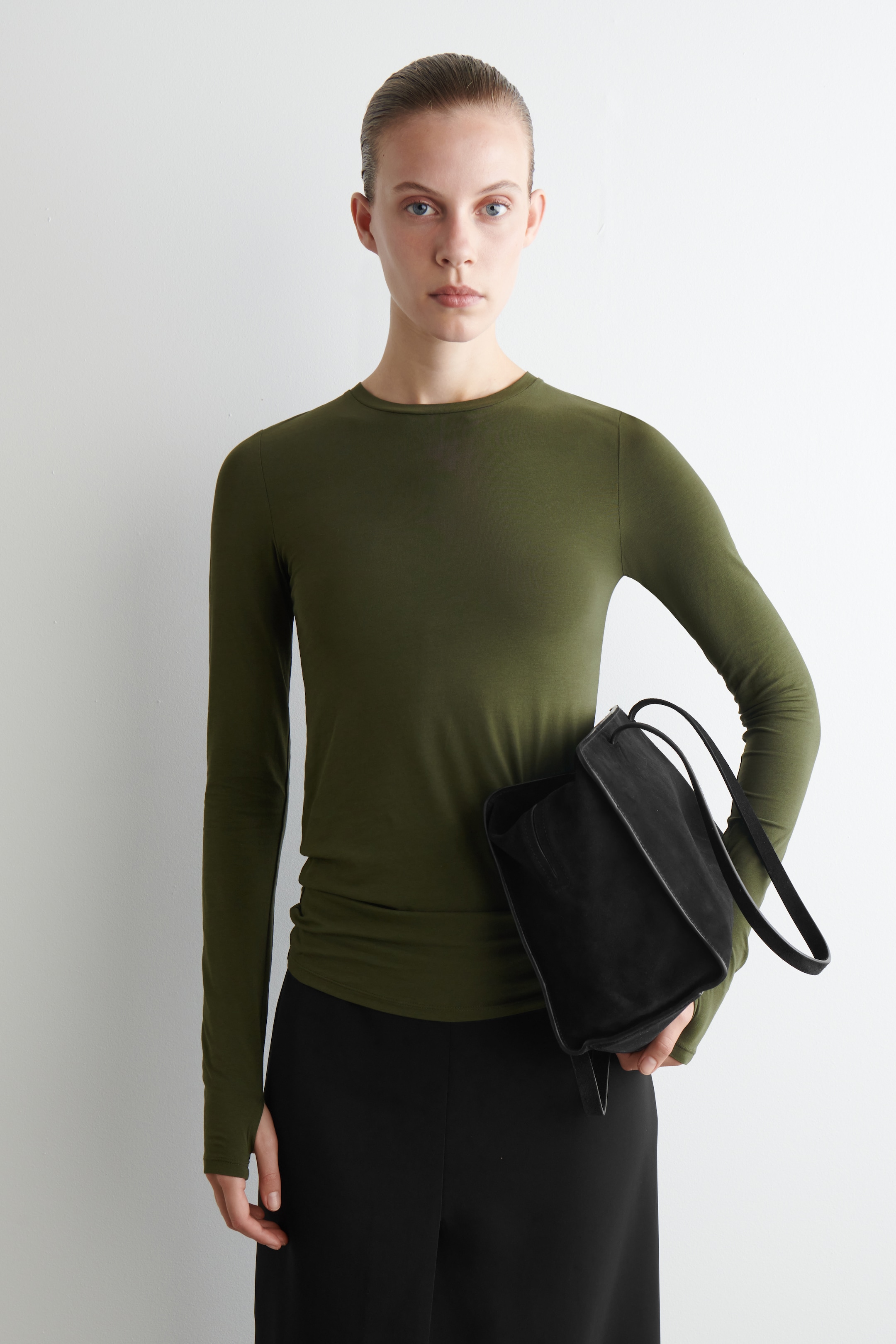 Visualizza immagine più grande: MAGLIA SLIM LEGGERA A MANICHE LUNGHE - VERDE SCURO - DONNA | H&M IT 1