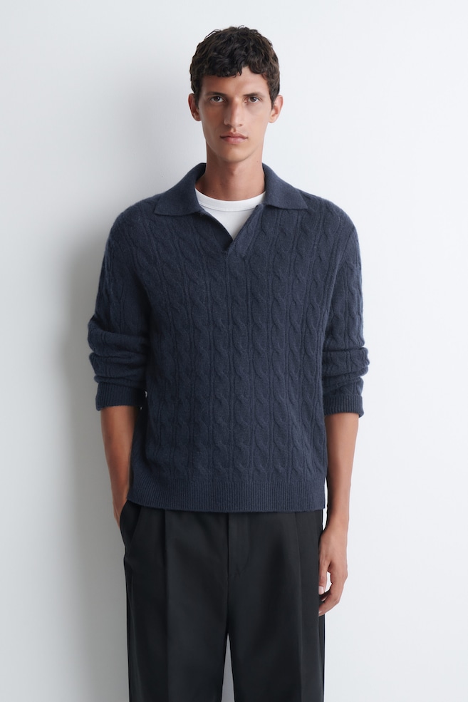 CABLE-KNIT PURE CASHMERE POLO SWEATER — NAVY