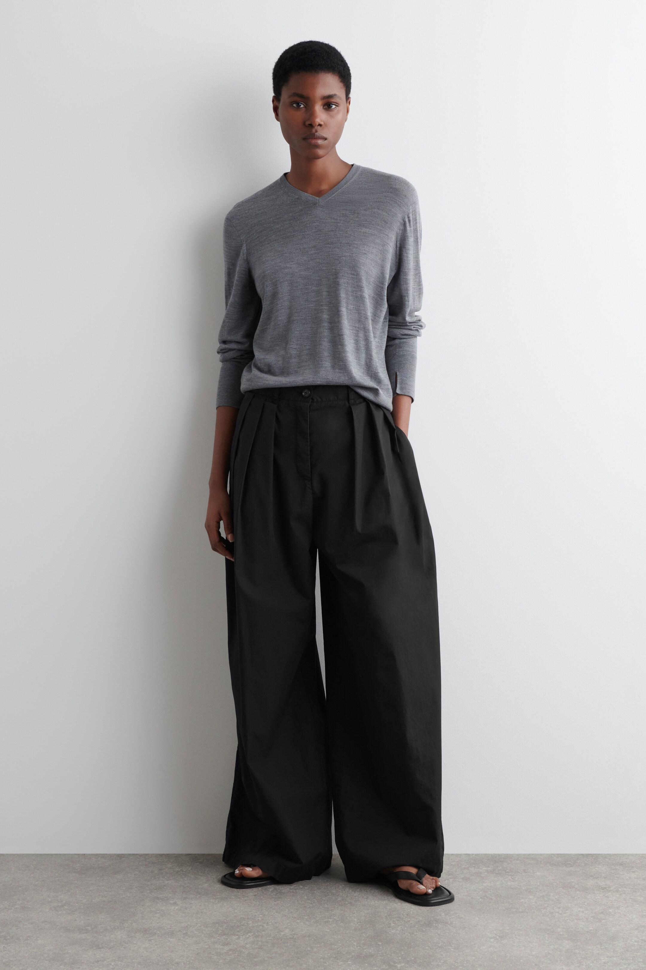 Agrandir l'image: PULL COL EN V EN LAINE MÉRINOS - GRIS - FEMME | H&M FR 2