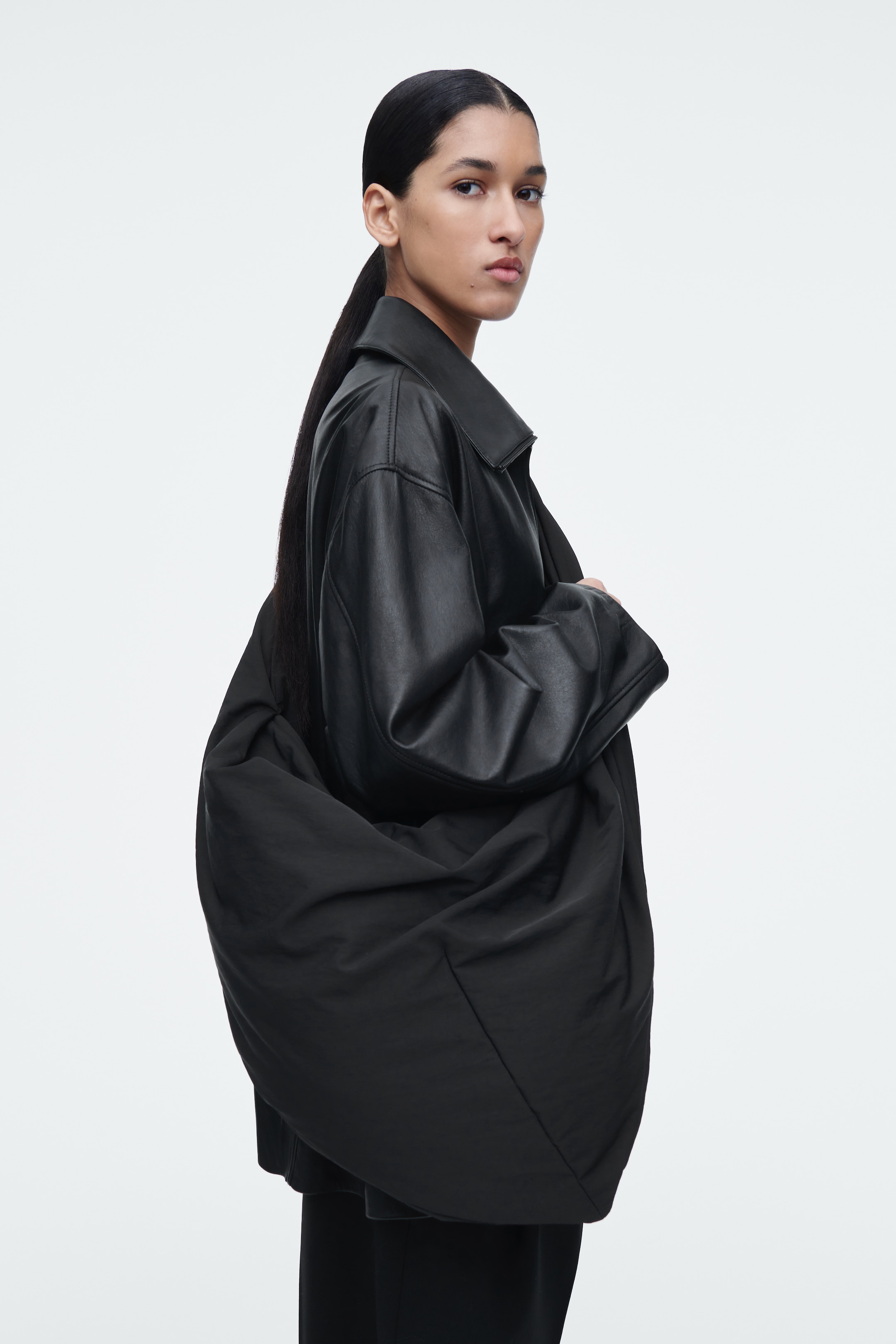 View larger image: KITE OVERSIZED SHOULDER BAG - NYLON - BLACK - Ladies | H&M GB 1