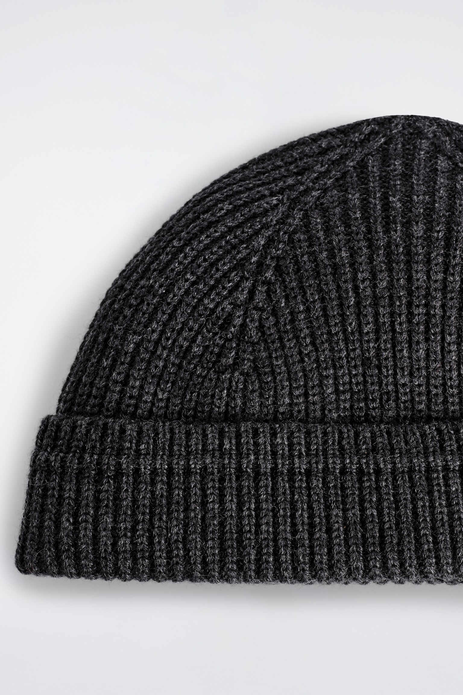 GERIPPTE FISHERMAN-BEANIE AUS WOLL-BAUMWOLL-MIX - ANTHRAZITGRAU MELIERT/DUNKLES KHAKI - 4