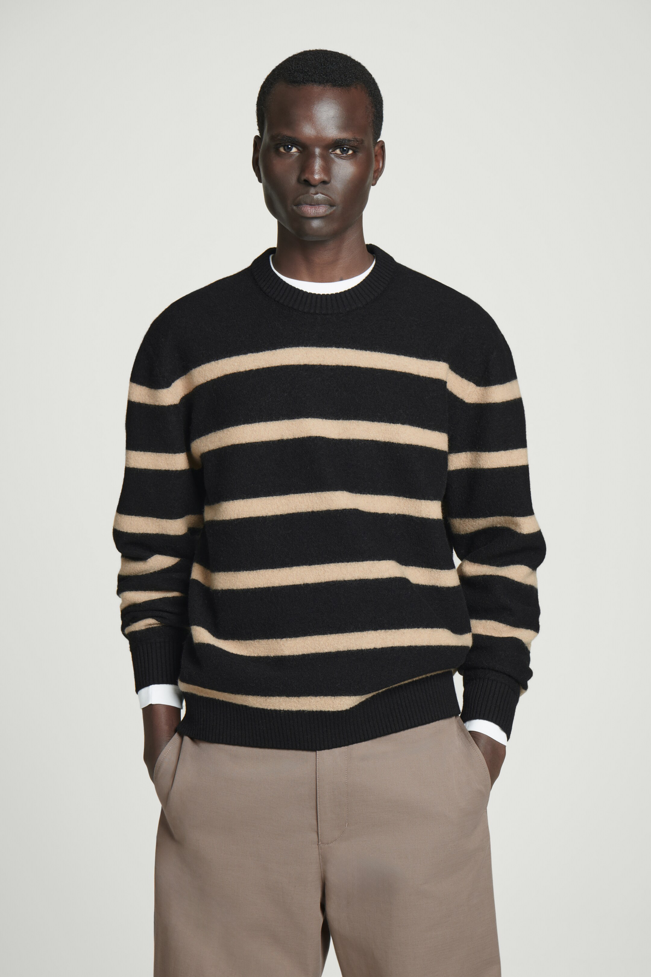 Agrandir l'image: PULL À COL RAS-DU-COU EN LAINE BOUILLIE - NOIR / BEIGE / RAYURES - HOMME | H&M CH 1