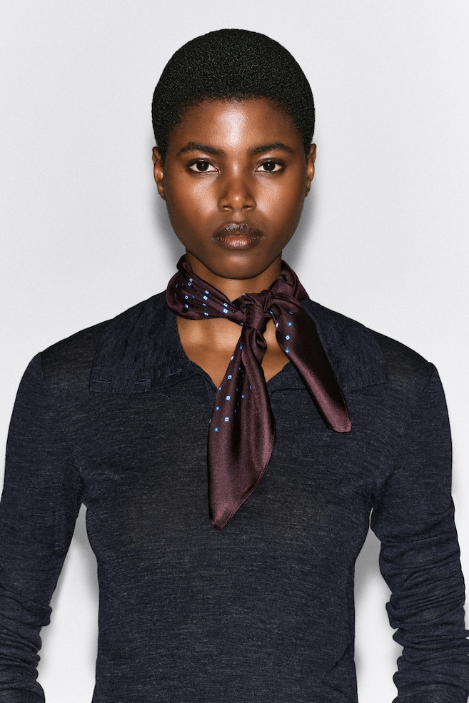 GEOMETRIC-PRINT MULBERRY SILK SCARF — BURGUNDY / BLUE