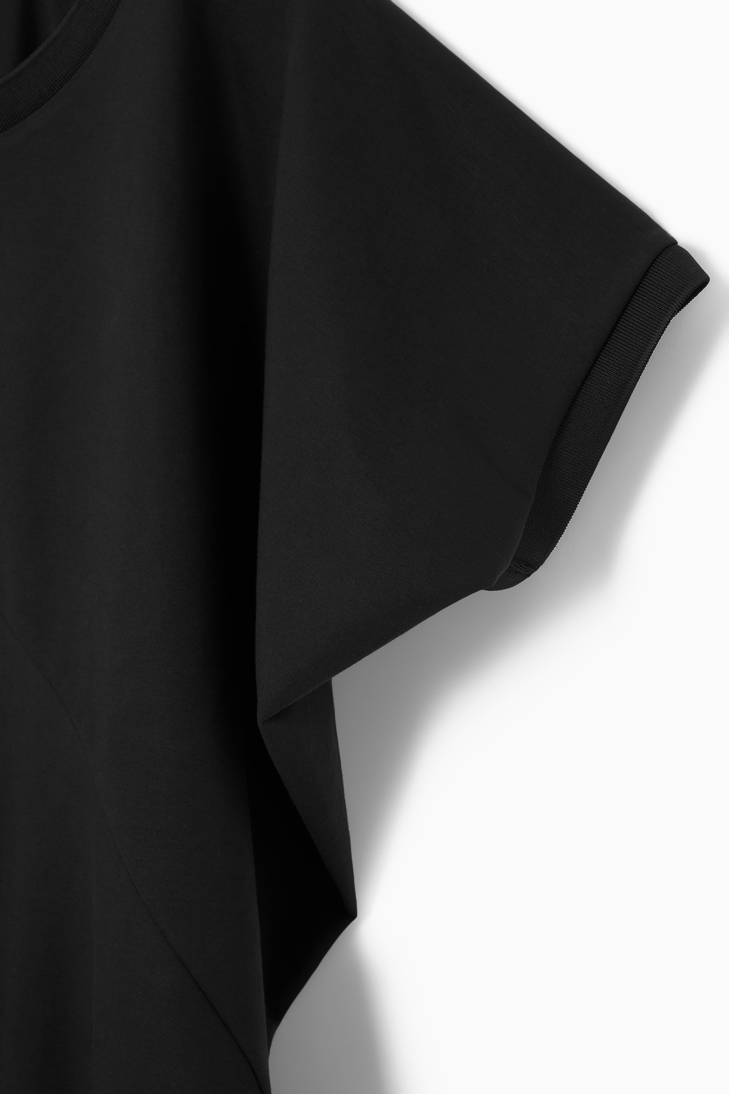 PANELED BATWING T-SHIRT - NAVY | COS