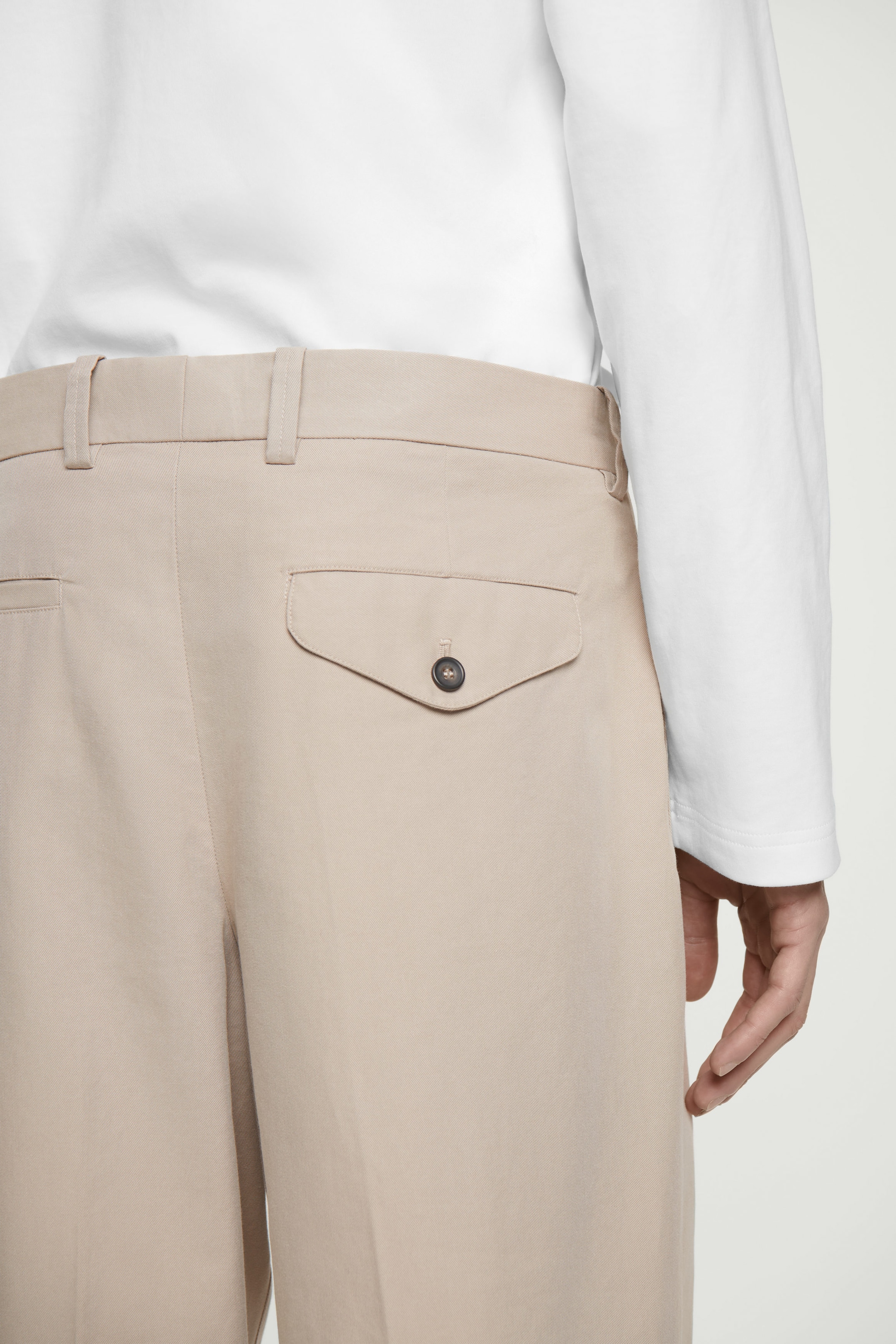 PANTALONES DE PINZAS DE ALGODÓN TAPERED FIT