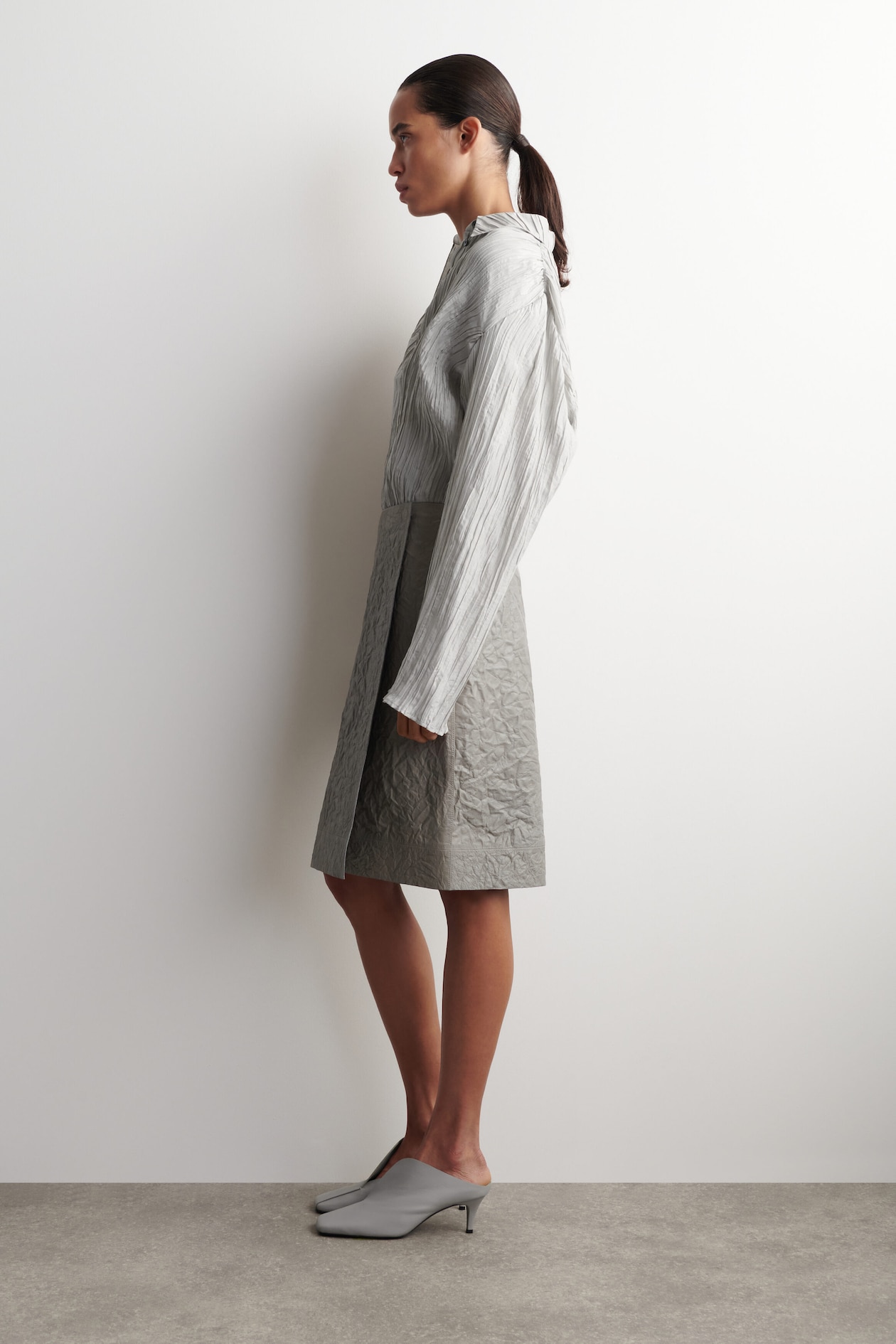 TEXTURED-LEATHER WRAP SKIRT — DOVE GRAY