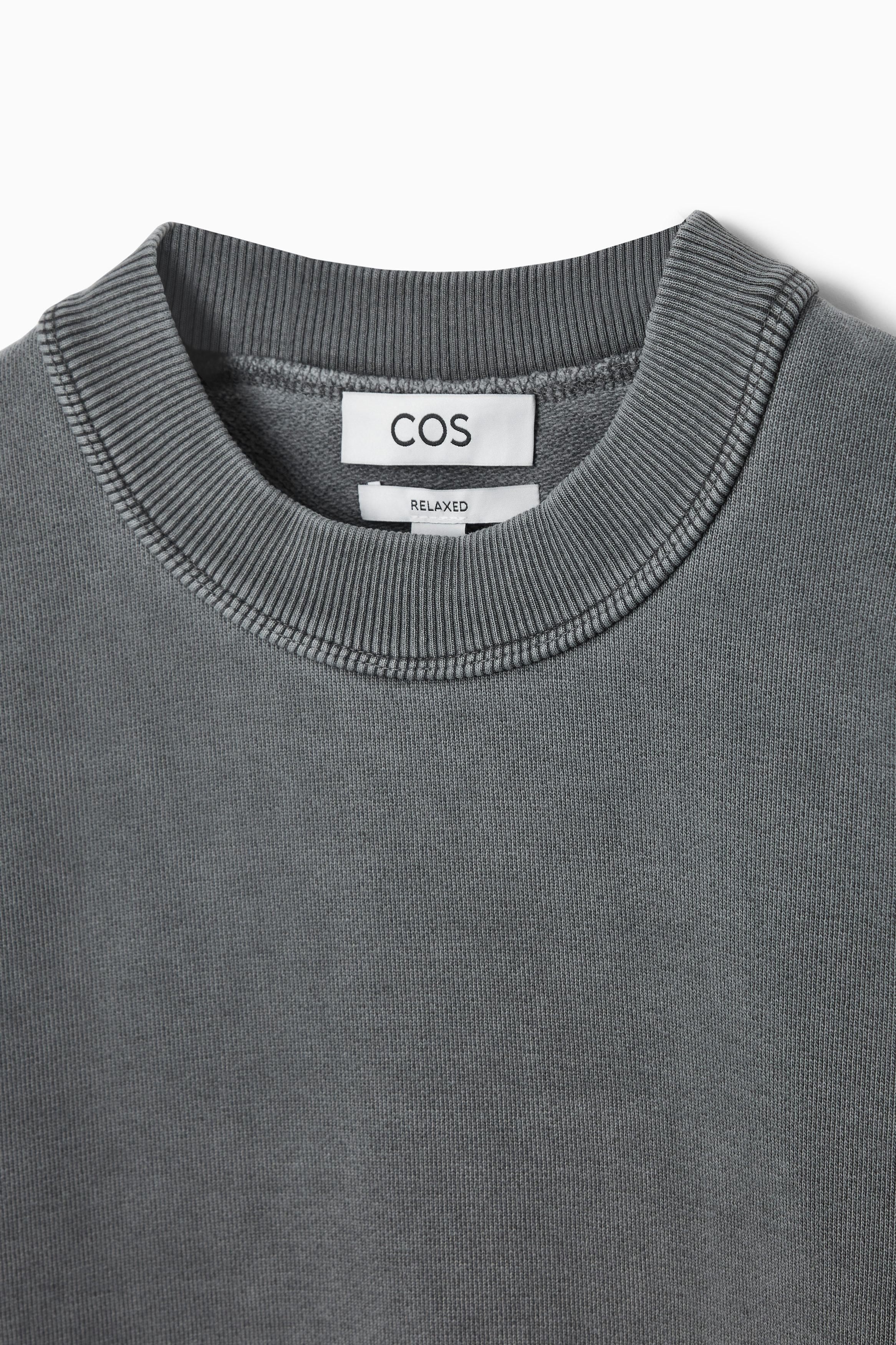 “COS MEN” リラックスウォッシュドコットンスウェットシャツ RELAXED WASHED-COTTON SWEATSHIRT - WASHED BLACK | COS
