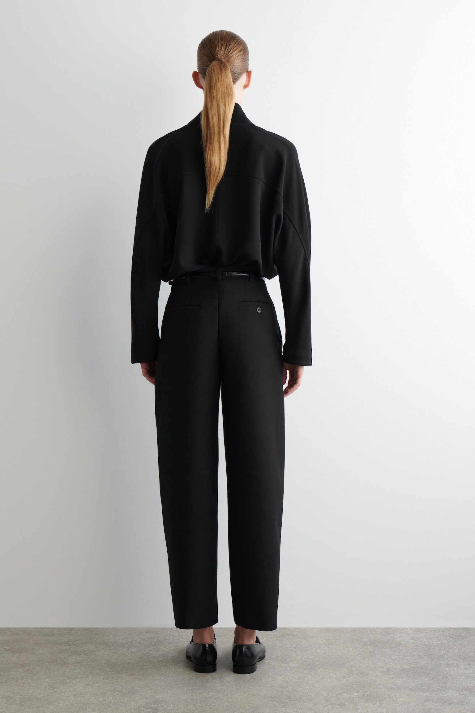 CROPPED WOOL BARREL-LEG TROUSERS - BLACK/MOLE - 6