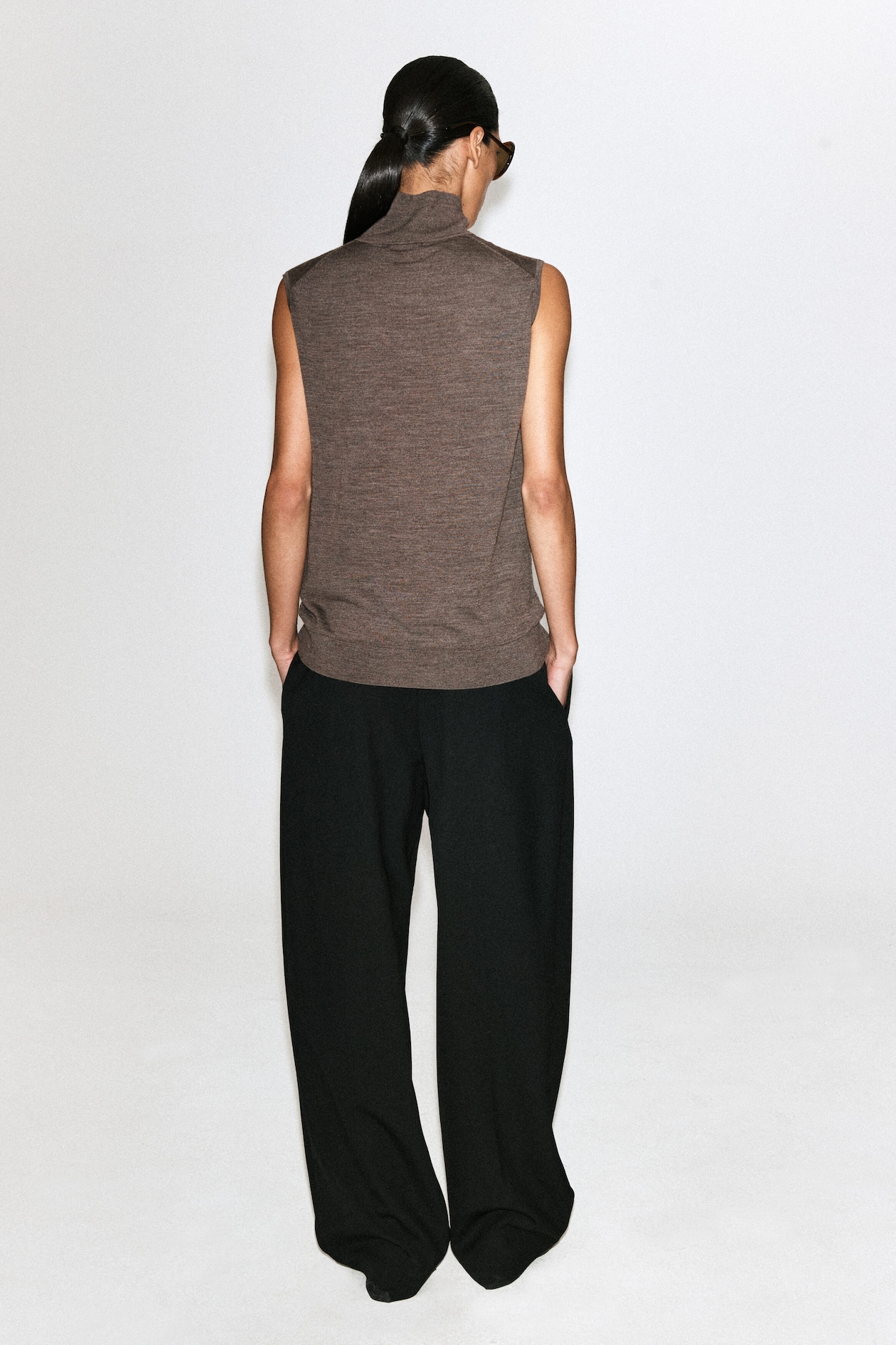 MERINO WOOL FUNNEL-NECK VEST — BEIGE MÉLANGE