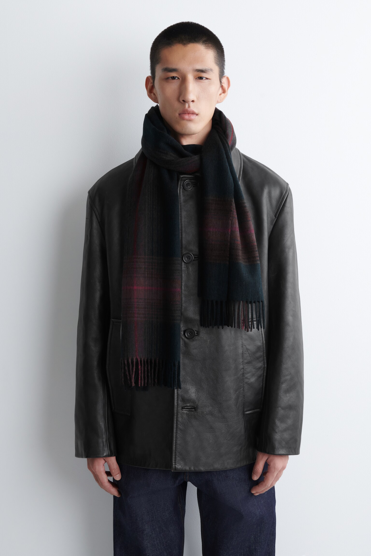 צעיף צמר-קשמיר עם פרנזים - כחול כהה / אדום / משובץ - 4