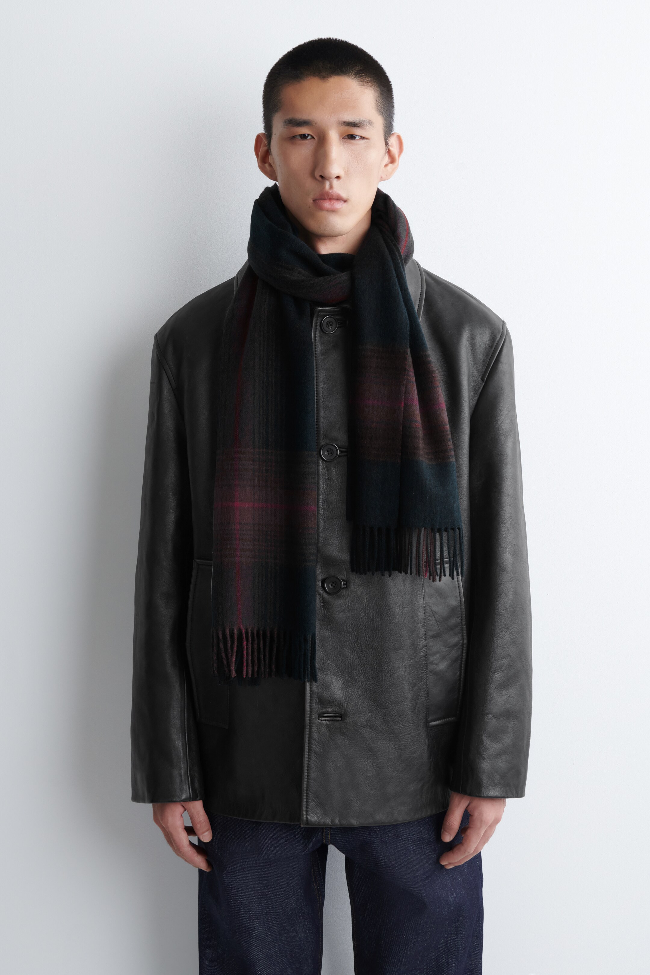 Zobrazit větší obrázek: Vlněno-kašmírová šála s třásněmi - NAVY / ČERVENÁ / KOSTKOVANÝ - MUŽI | H&M CZ 2