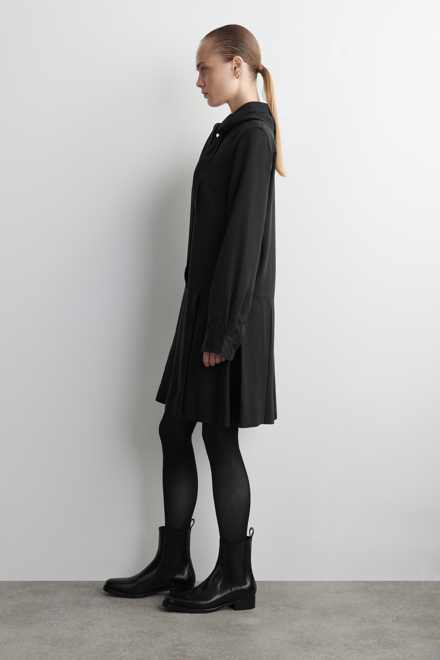 VESTIDO CORTO DE MANGA LARGA CON BUFANDA - NEGRO/MARRÓN - 6