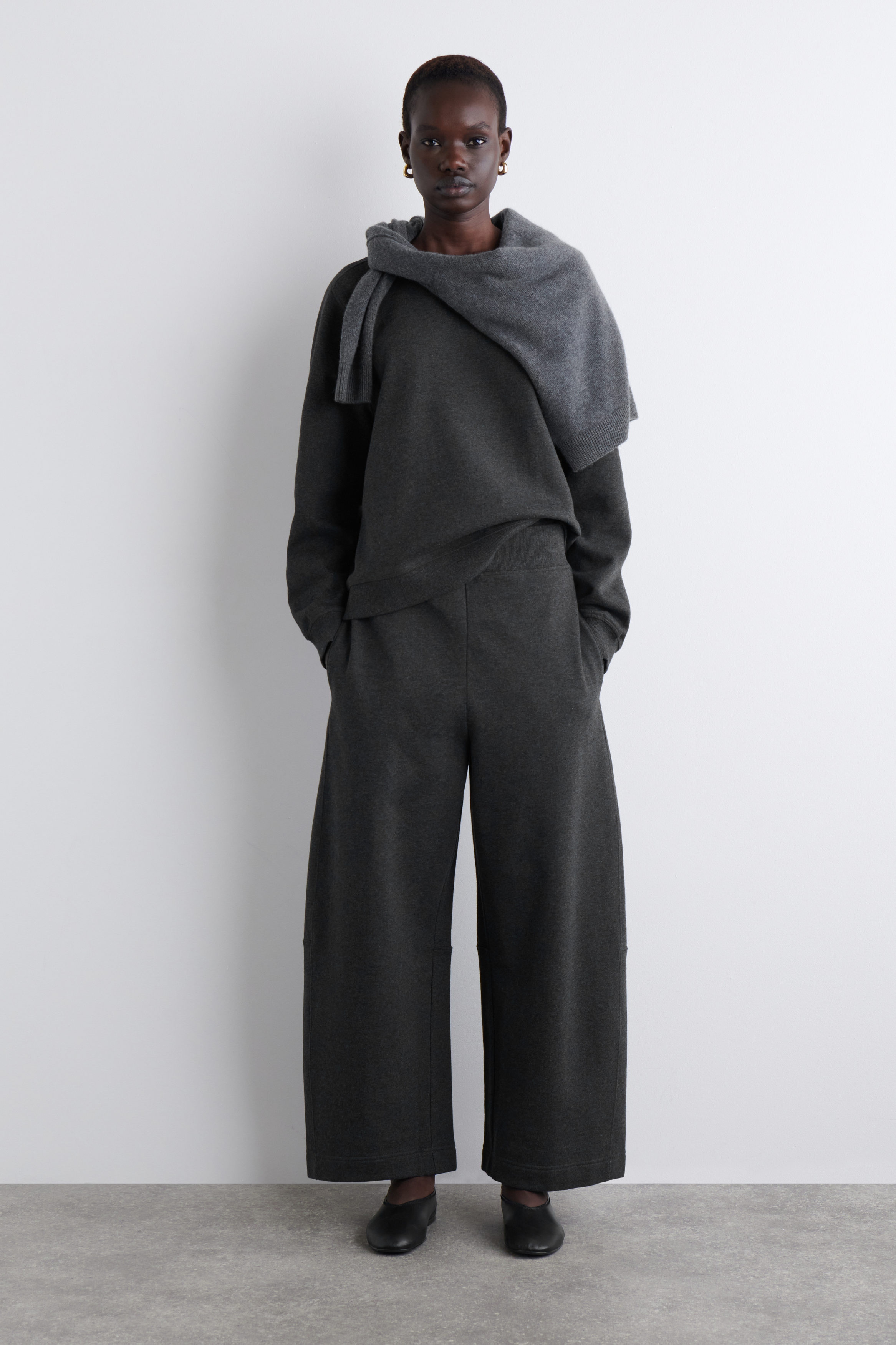 Cocco COTTON WIDE-LEG JOGGERS - DARK-GRAY MÉLANGE | COS