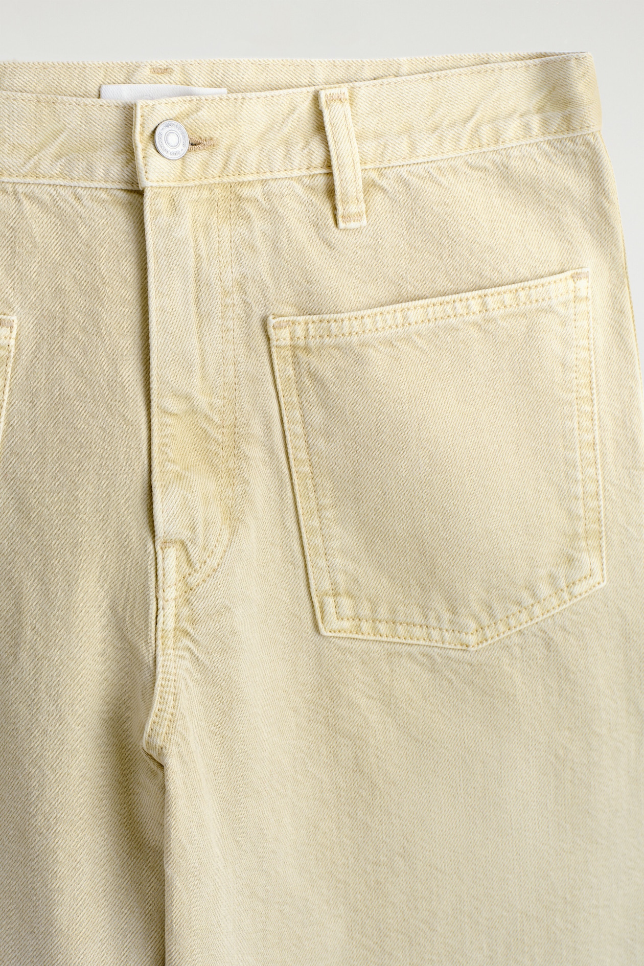 PATCH-POCKET STRAIGHT-LEG JEANS — BUTTER YELLOW