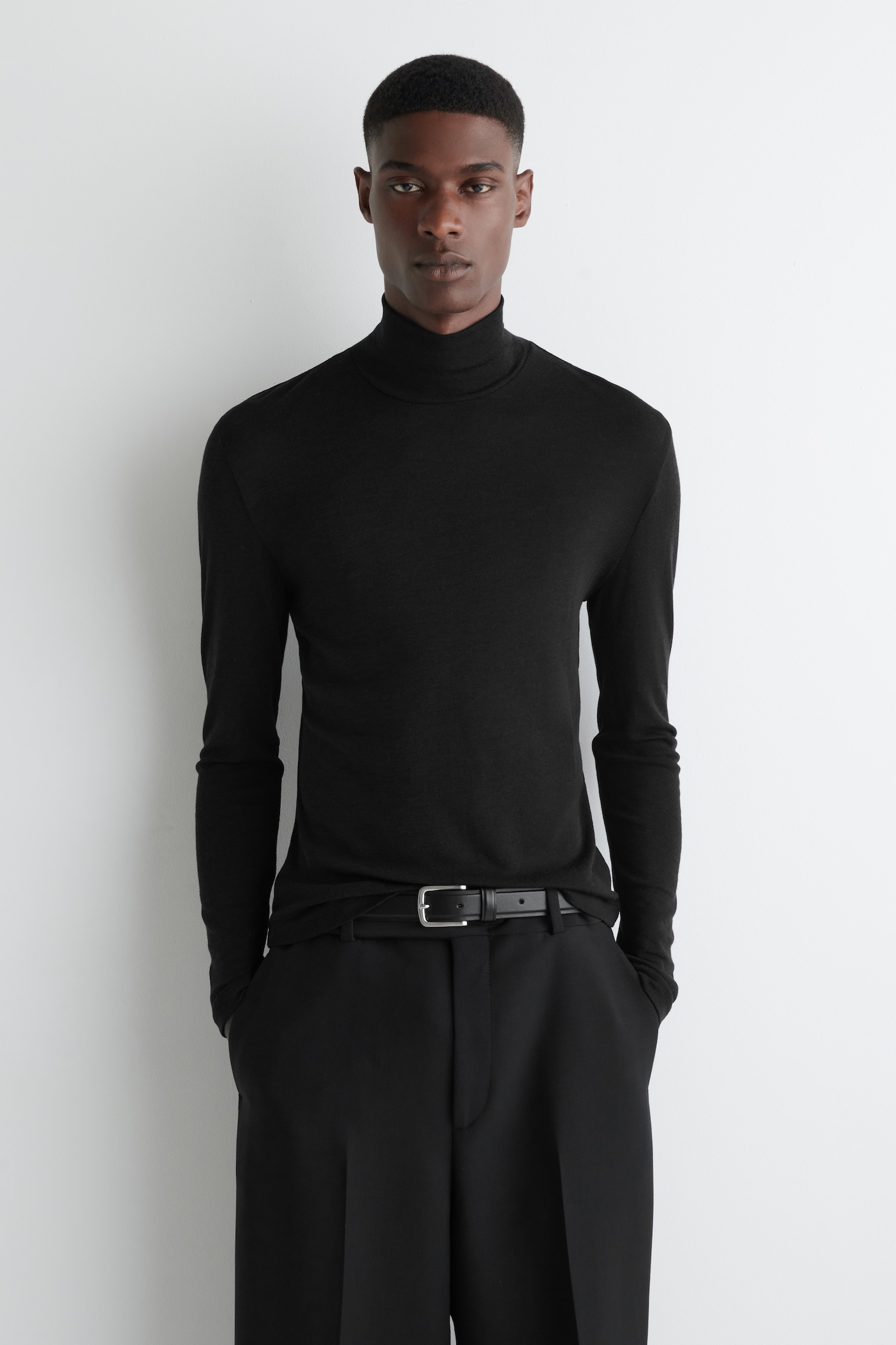 SLIM WOOL-JERSEY ROLL-NECK TOP - Čierna