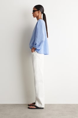 BOAT-NECK LINEN BLOUSE — LIGHT BLUE 4