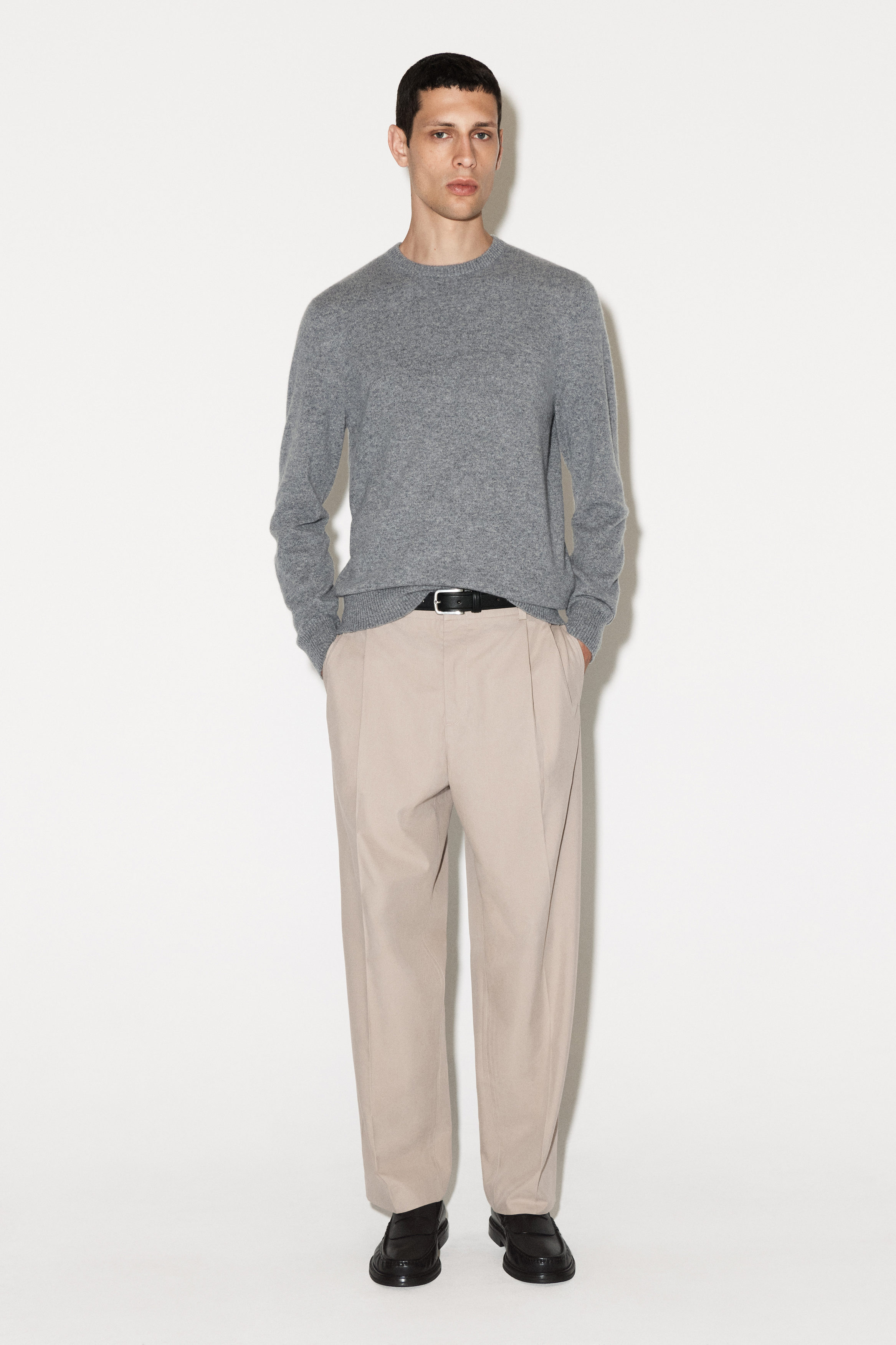 SEAMLESS CASHMERE CREW-NECK SWEATER - GRAY | COS
