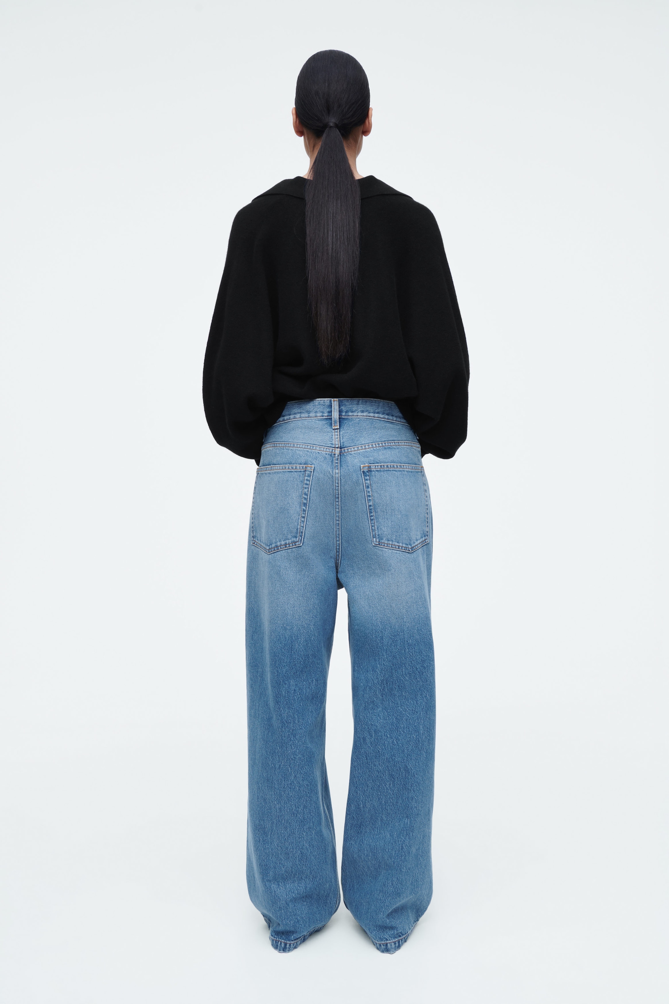 VOLUME WIDE-LEG JEANS