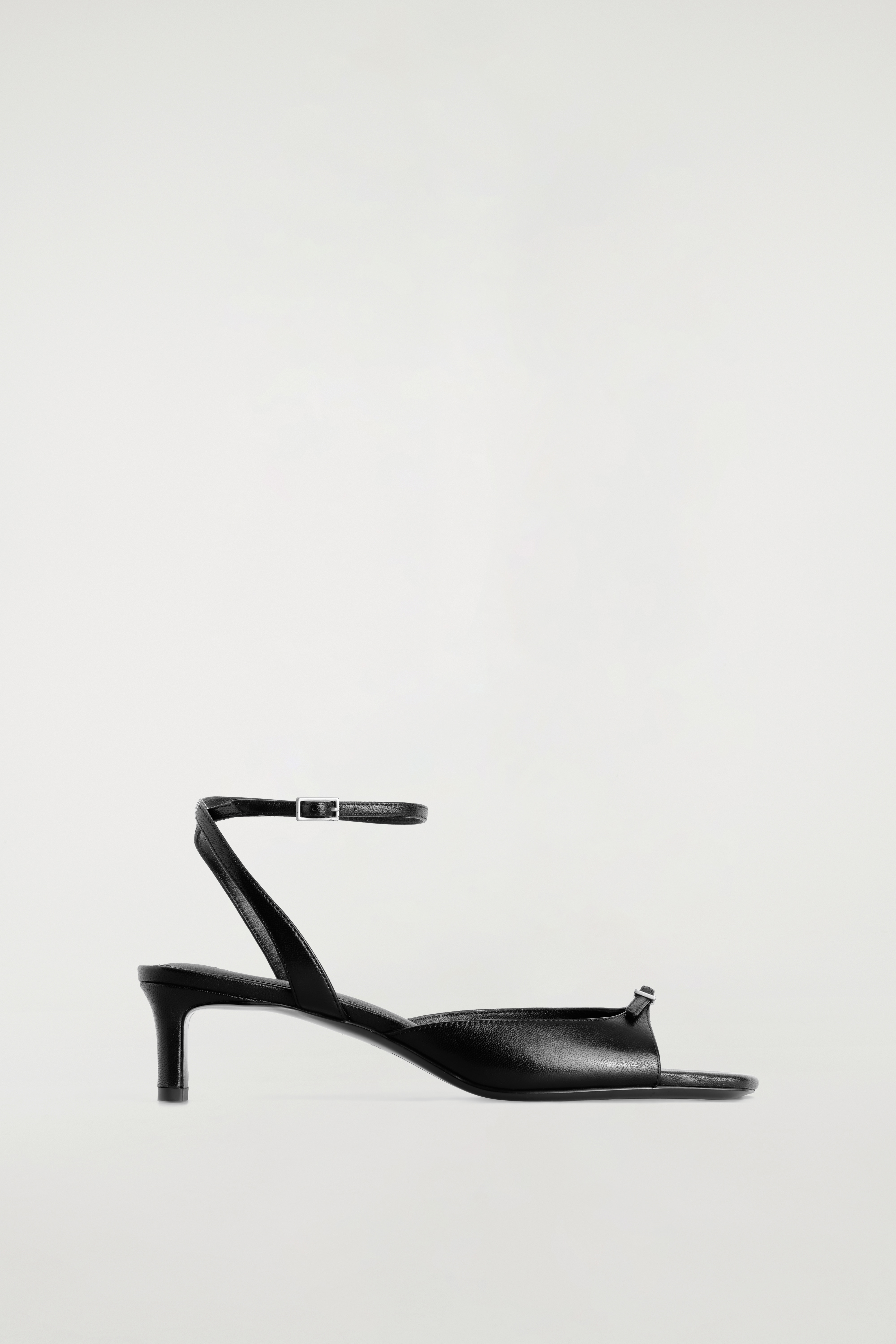 BUCKLED LEATHER KITTEN HEELS - BLACK
