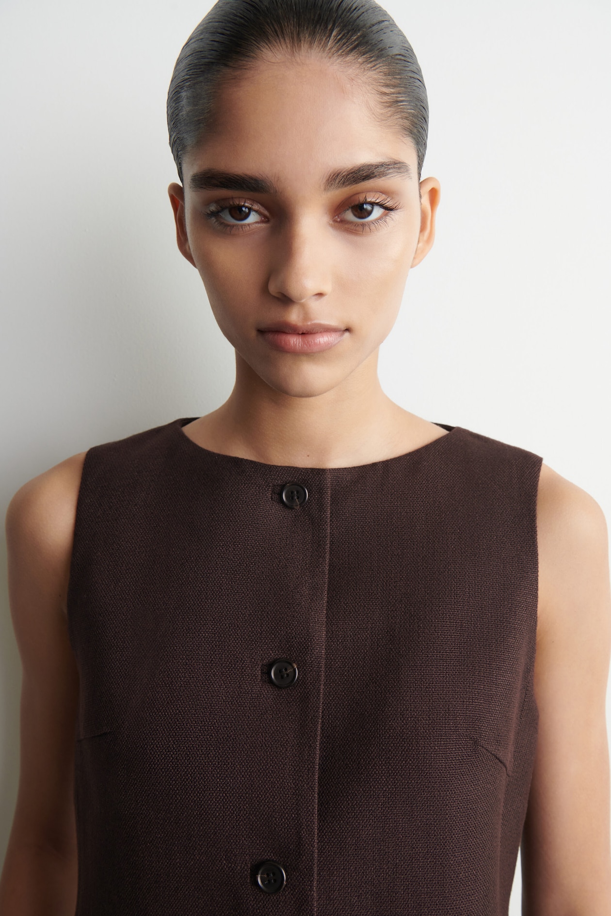 TAILORED WAISTCOAT — BROWN