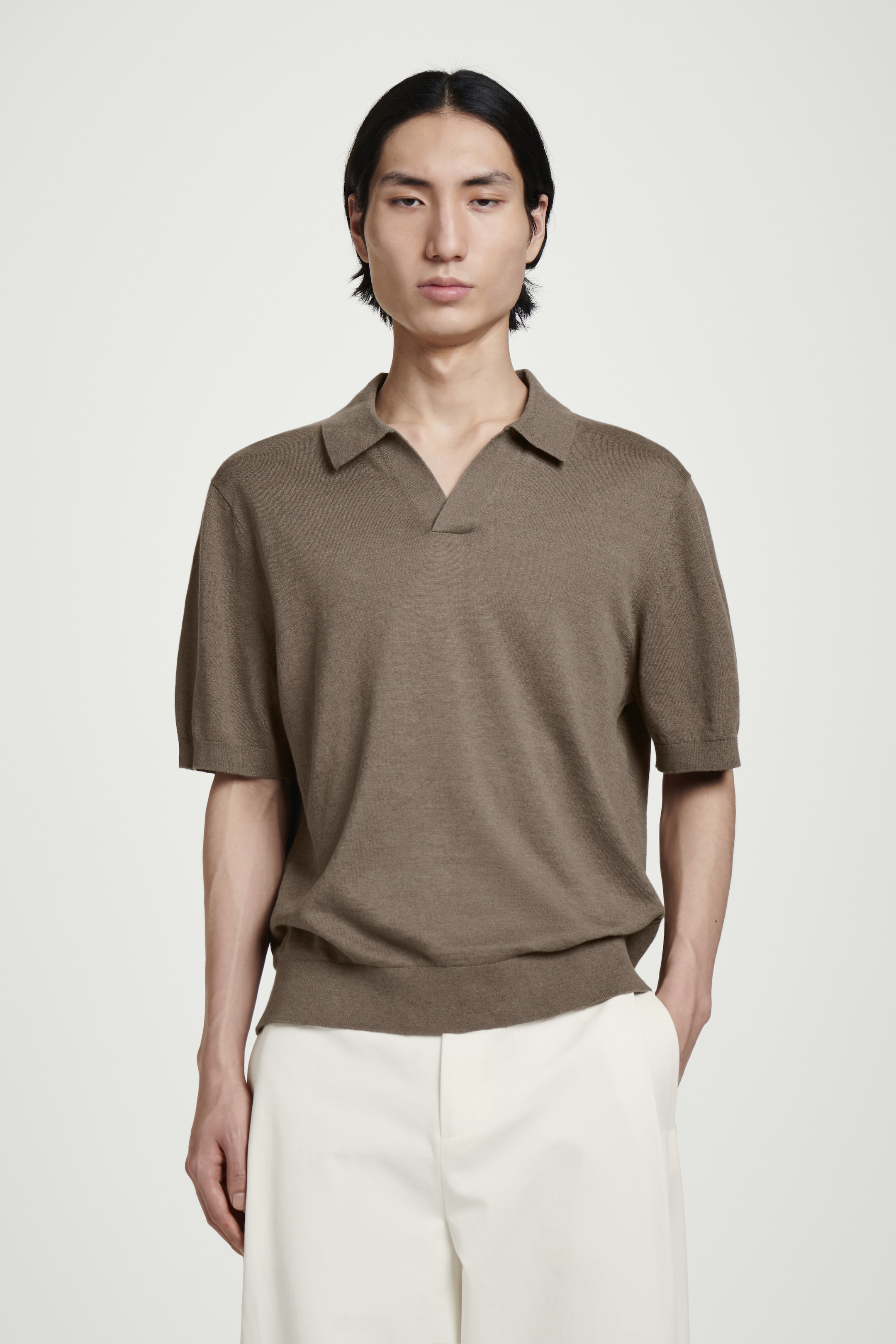 Grotere afbeelding bekijken: GEBREIDE LINNEN POLOSHIRT - DONKER MOL - HEREN | H&M BE 1