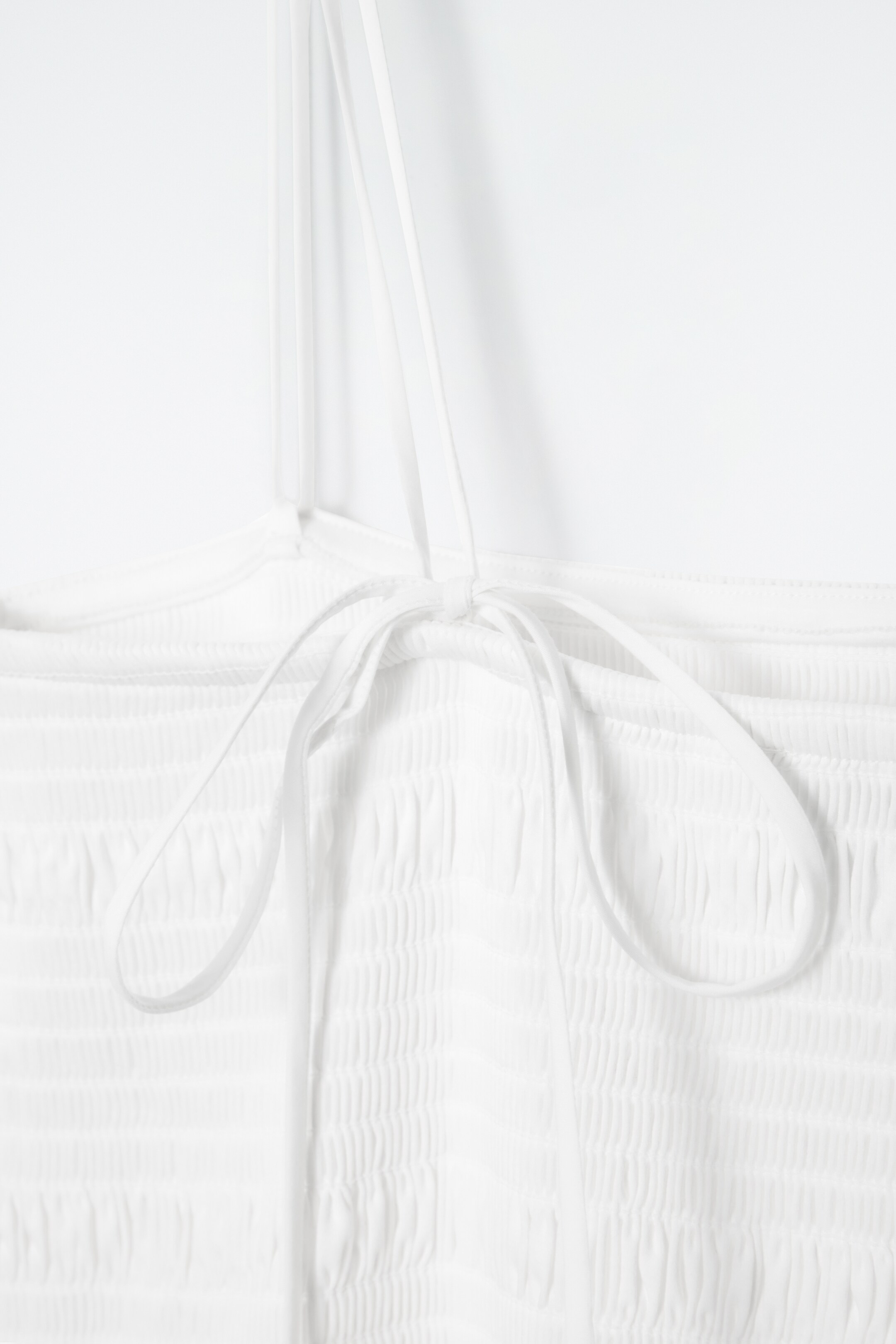 Grösseres Bild ansehen: MIDIKLEID MIT RAFFUNGEN - WEISS - DAMEN | H&M CH 2