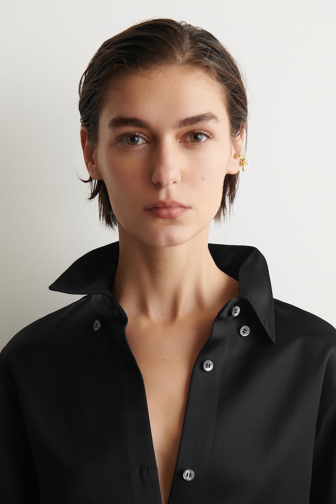 TEARDROP PEARL EAR CUFF — GOLD