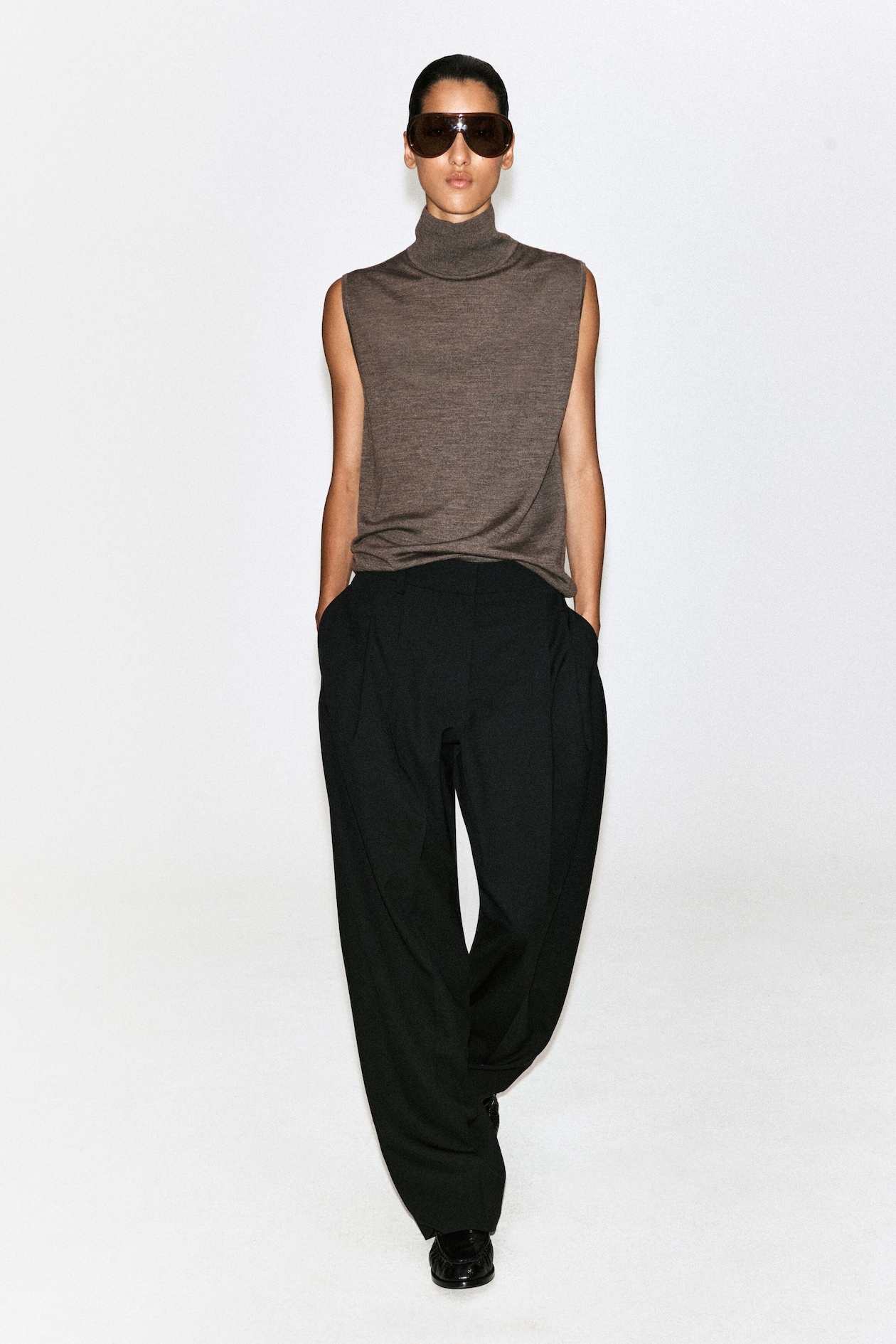 MERINO WOOL FUNNEL-NECK VEST — BEIGE MÉLANGE