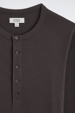 SLIM RIBBED COTTON LONG-SLEEVED HENLEY T-SHIRT — CHOCOLATE 6