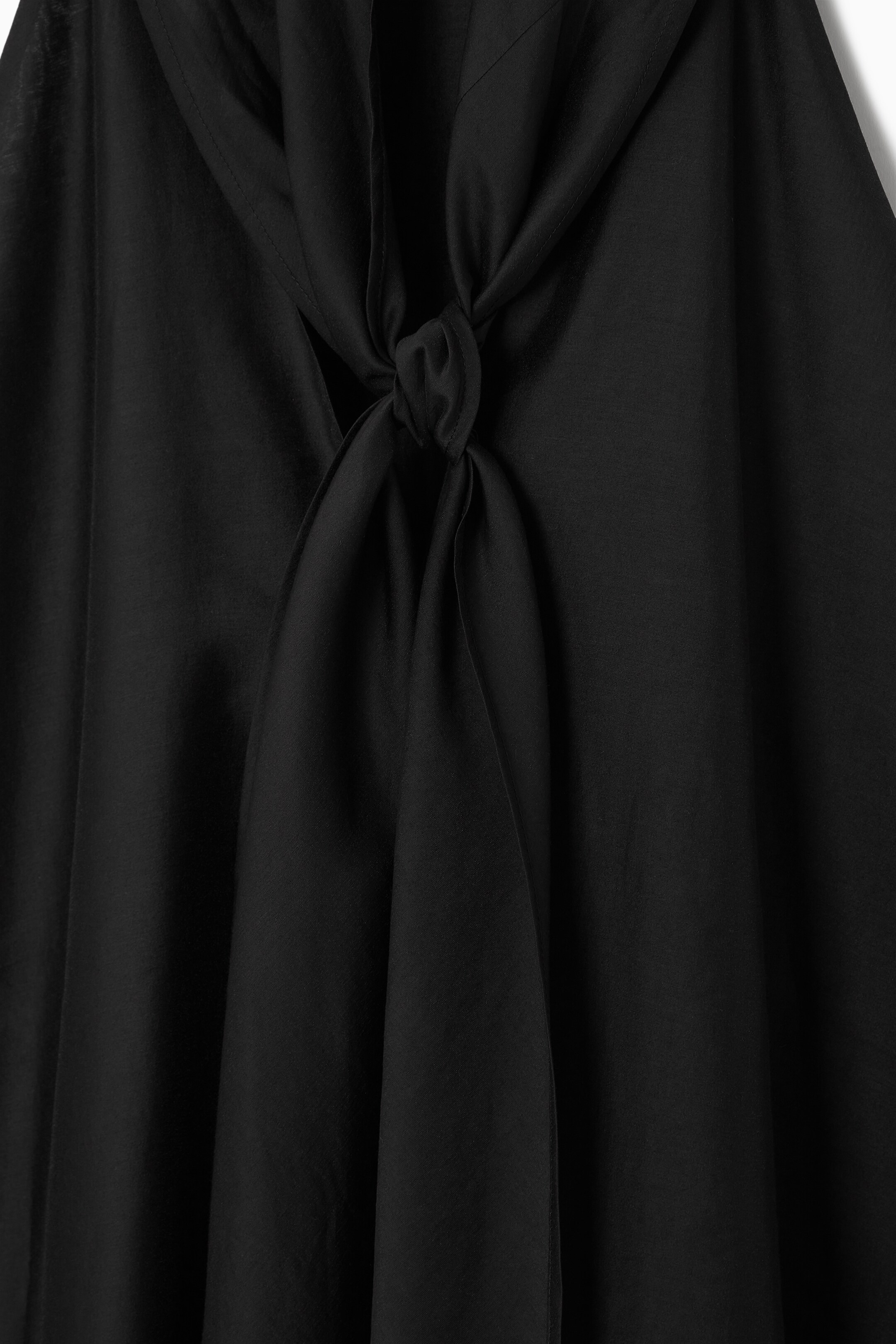 Grösseres Bild ansehen: NECKHOLDER-MAXIKLEID IN A-LINIE - SCHWARZ - DAMEN | H&M CH 2