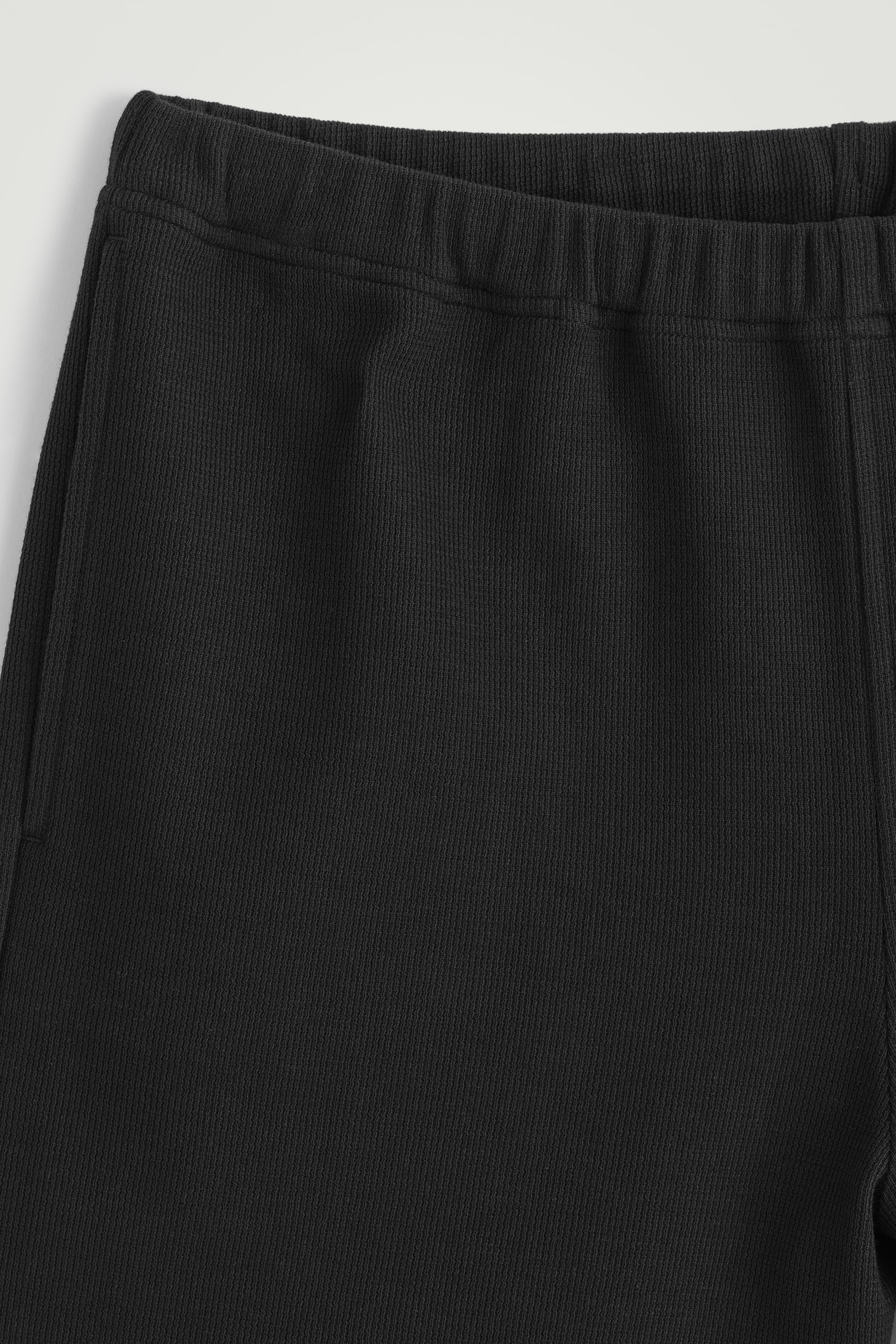 Agrandir l'image: SHORT EN JERSEY DE COTON TEXTURÉ - NOIR - HOMME | H&M CH 6