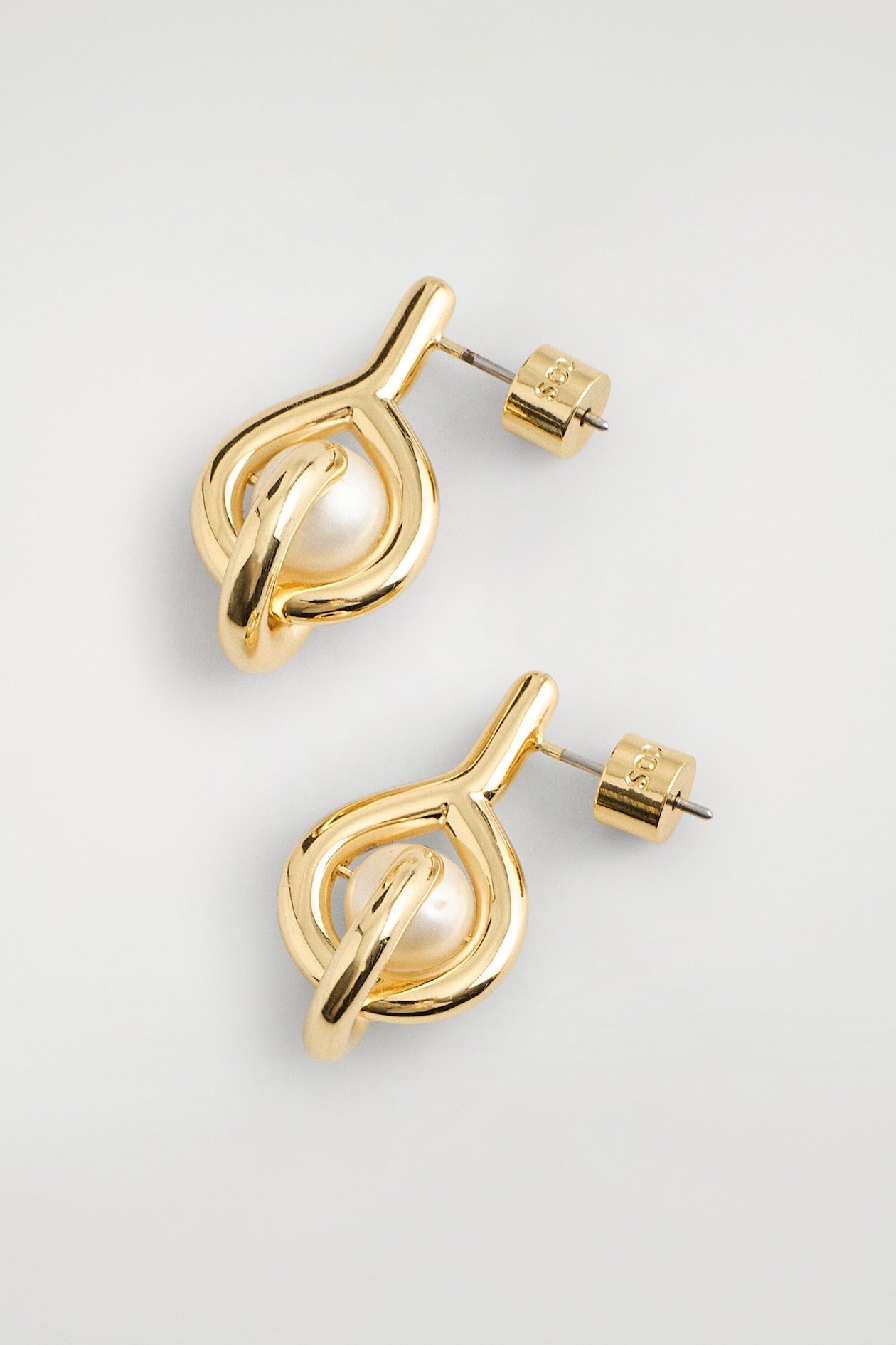 SCULPTURAL PEARL EARRINGS — ZŁOCISTY/ PERŁA