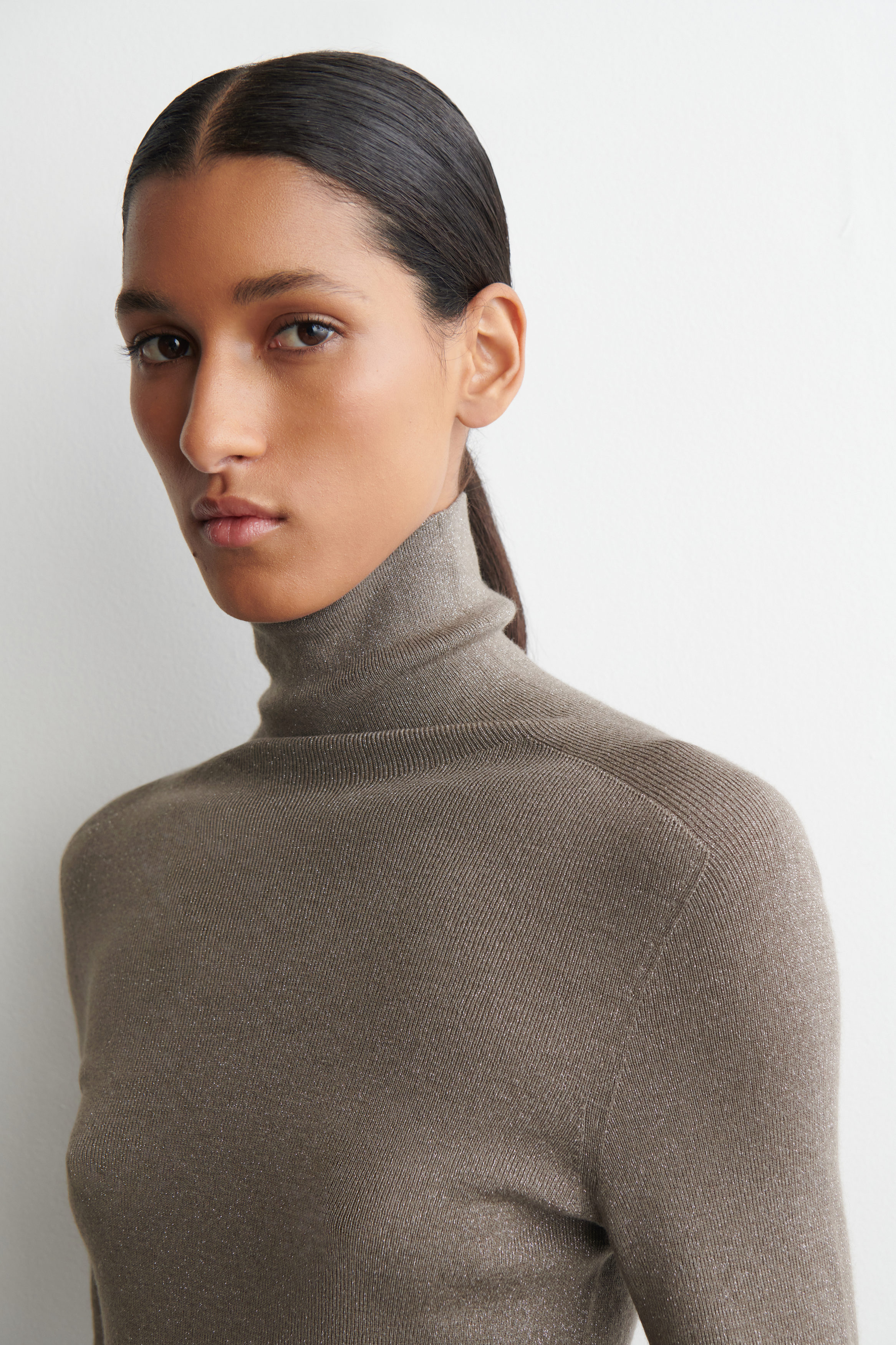 SPARKLY SEAMLESS WOOL SWEATER - TAUPE | COS