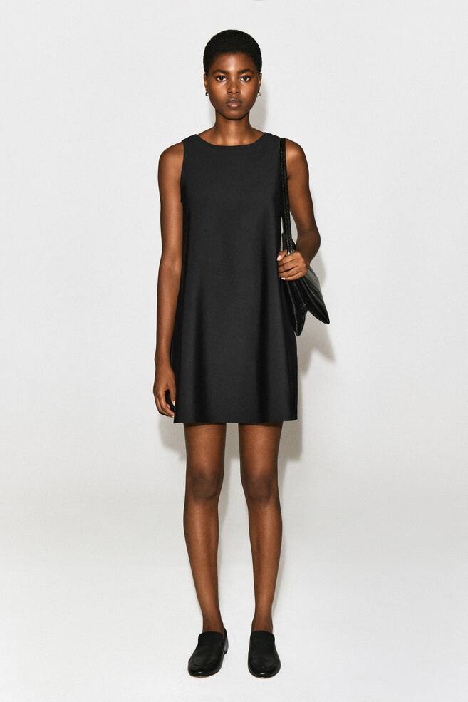 VESTIDO CORTO EVASÉ EFECTO NEOPRENO - NEGRO/ROJO - 1