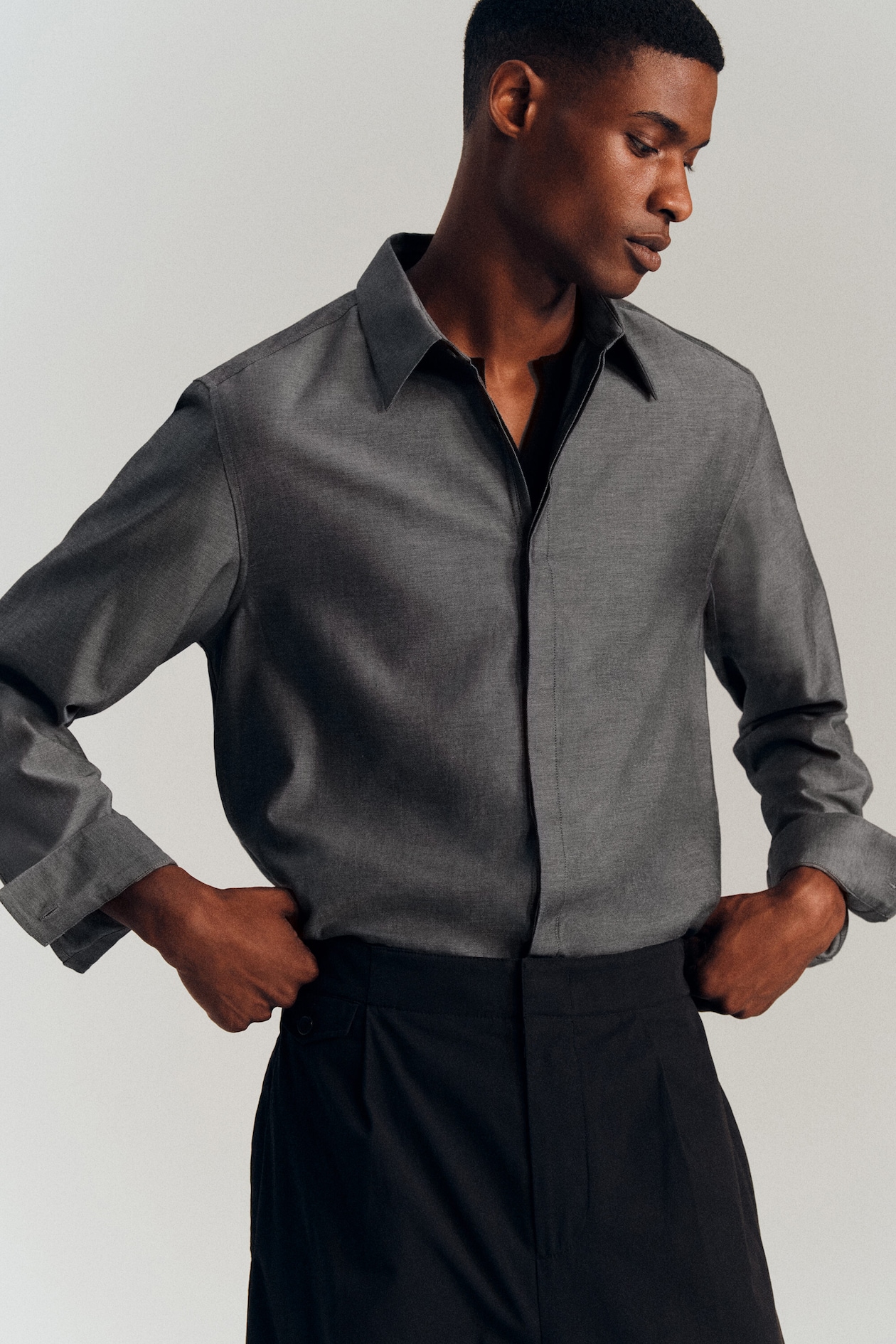 COTTON-CHAMBRAY SHIRT — GRAY MÉLANGE