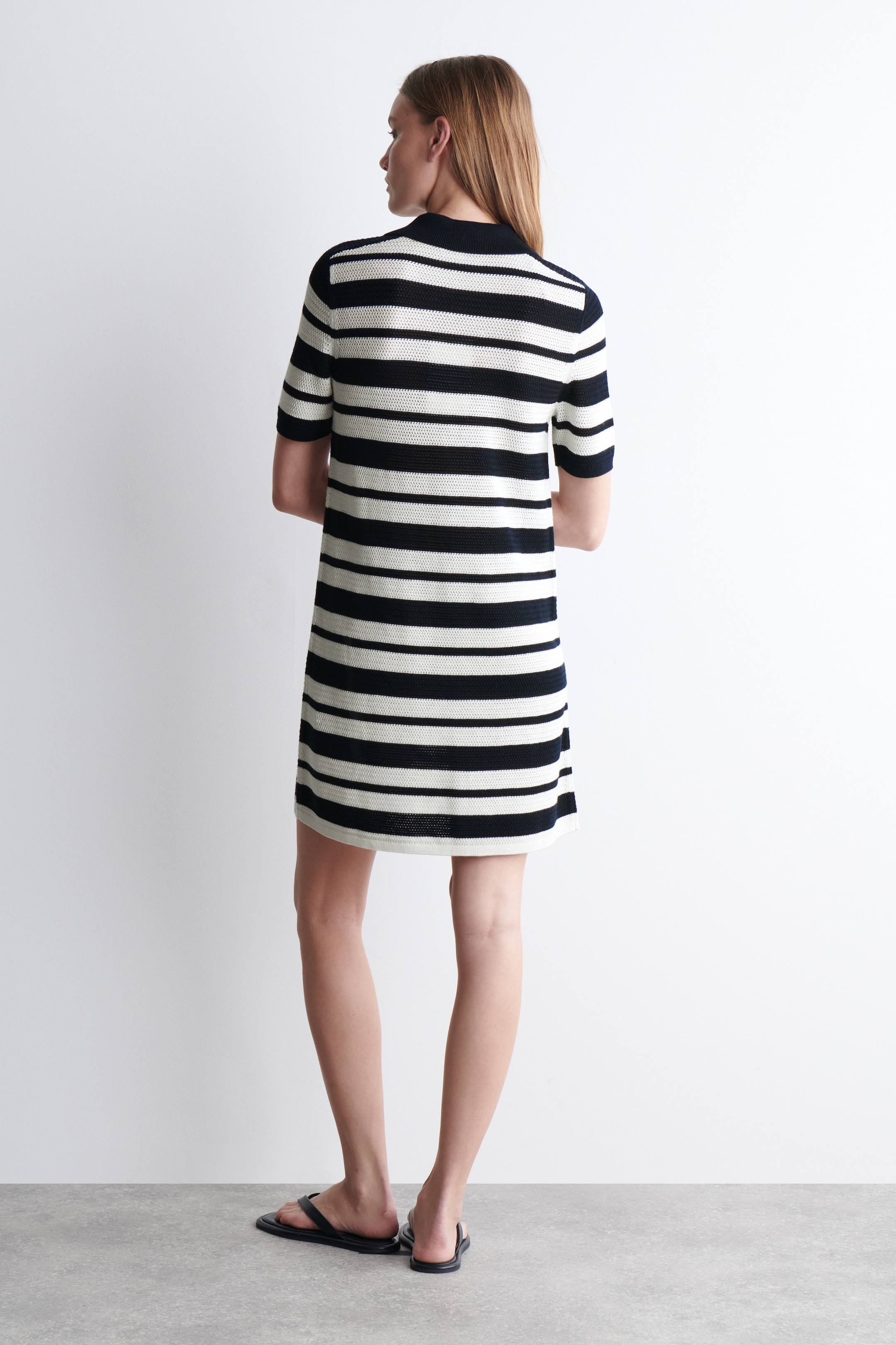 Agrandir l'image: ROBE COURTE FAÇON POLO EN MAILLE AJOURÉE - BLANC / RAYURES - FEMME | H&M FR 4