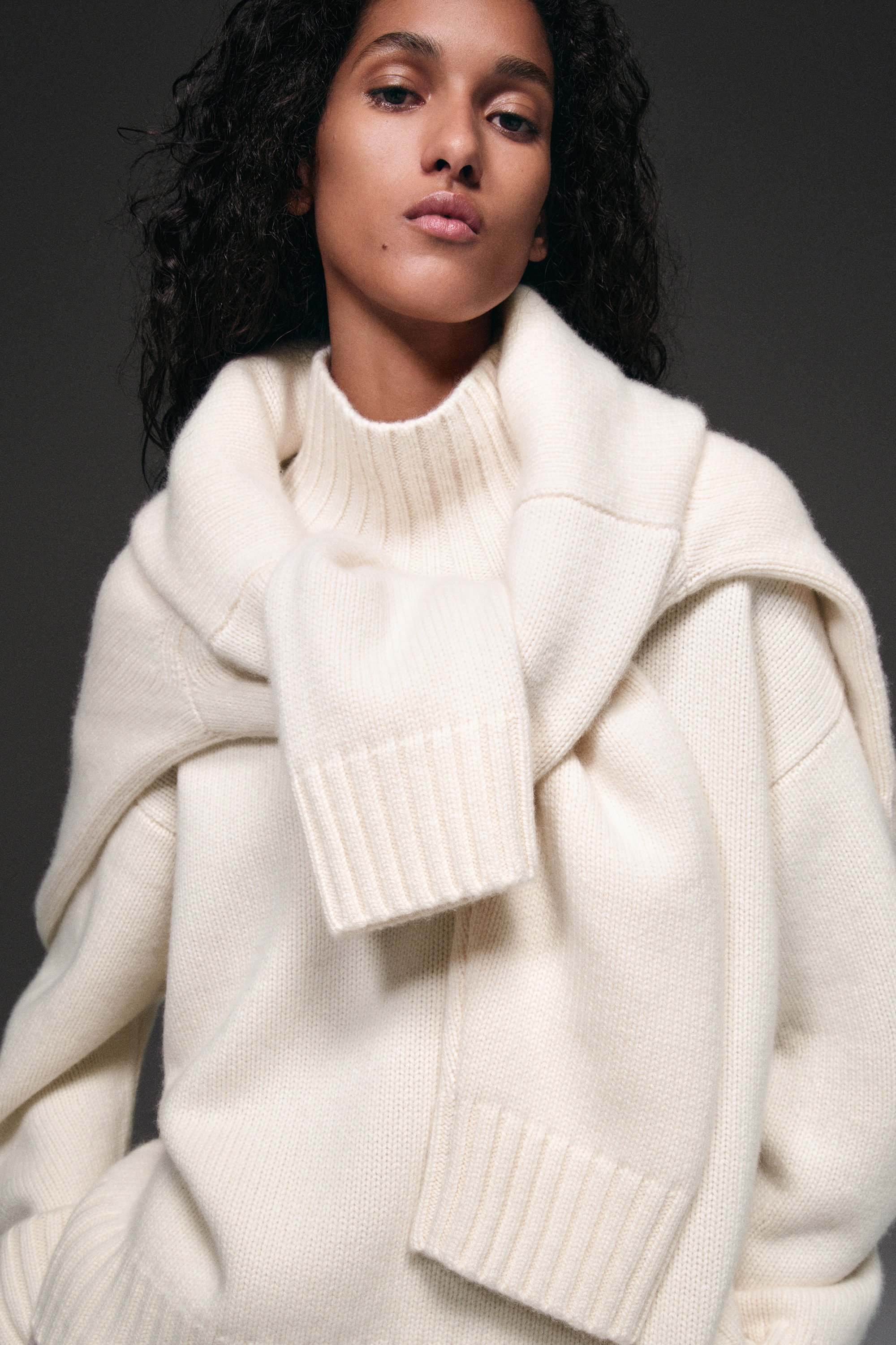 新品・未使用　COS Cashmere Knit CHUNKY CASHMERE MOCK-NECK SWEATER - OFF-WHITE | COS US