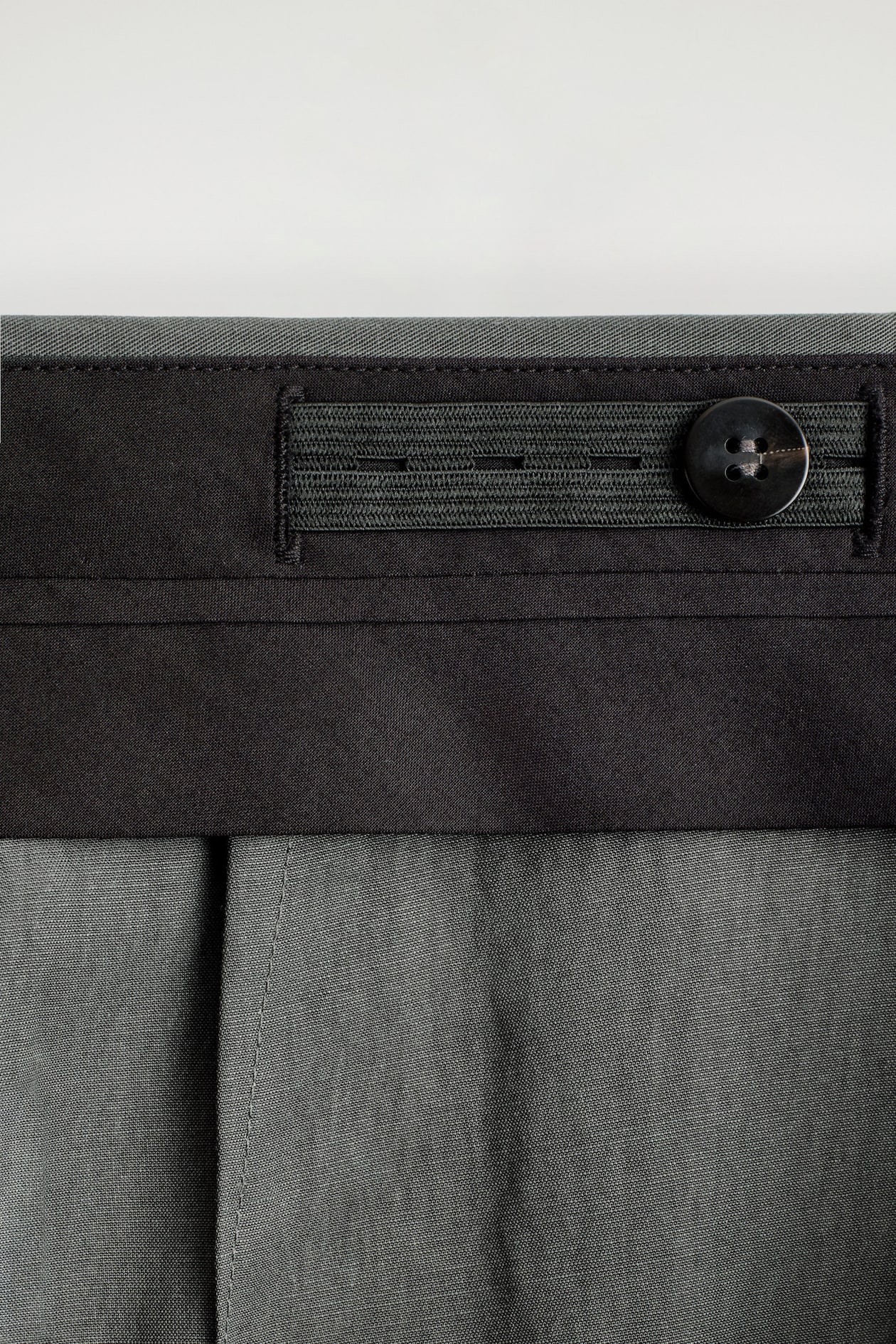 RELAXED FLUID WIDE-LEG PANTS — DARK GRAY