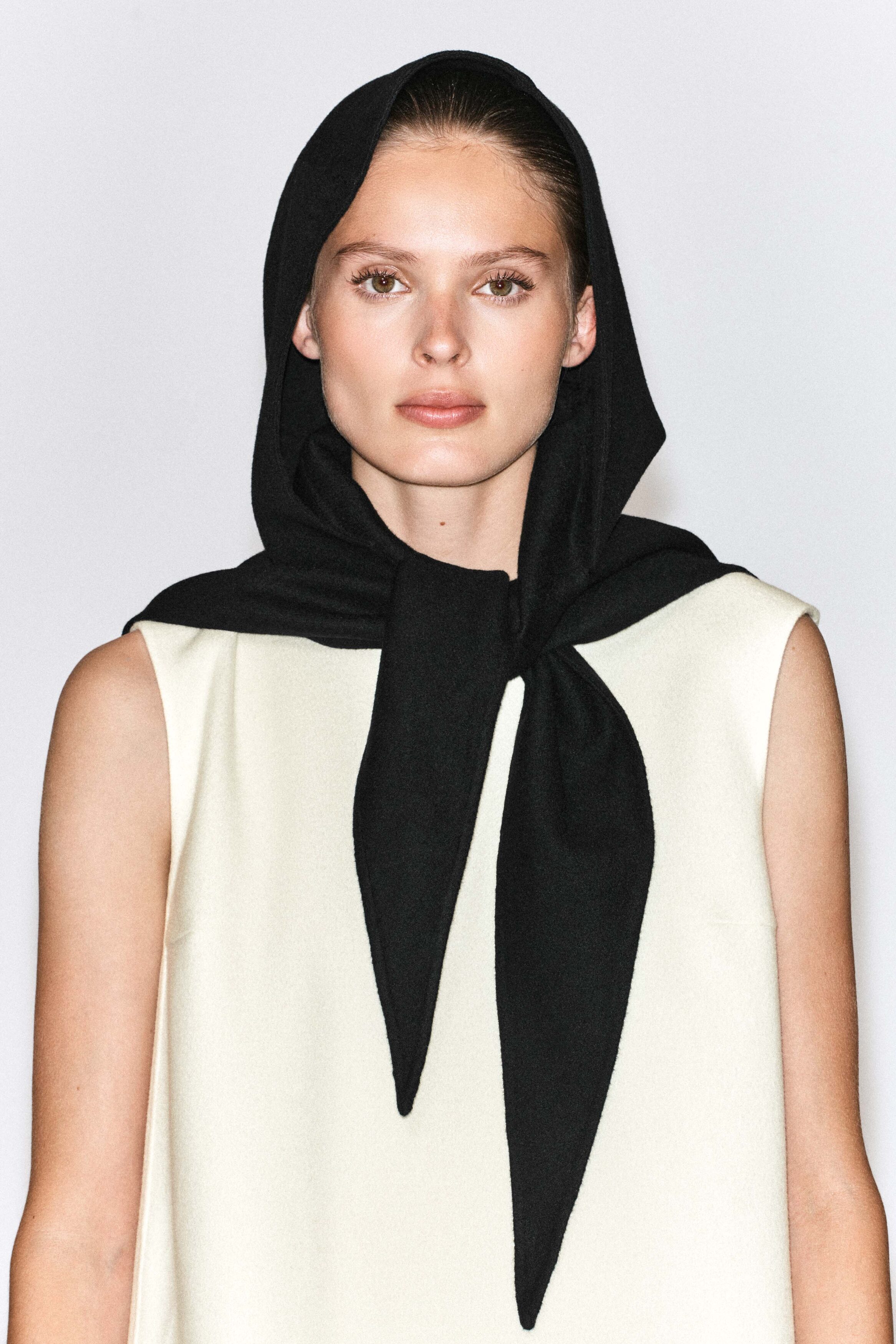 DOUBLE-FACED WOOL-BLEND HOOD