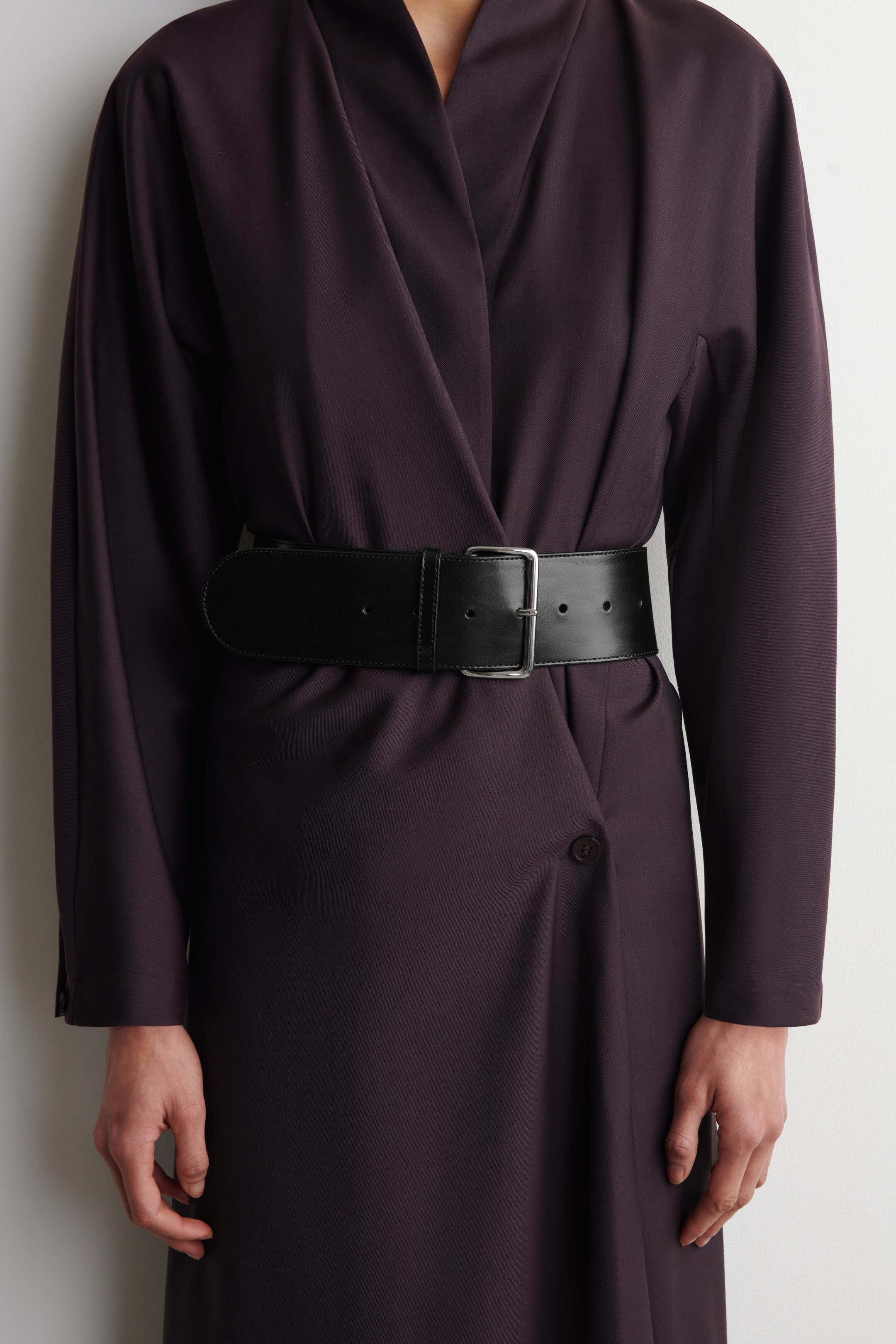 Προβολή μεγαλύτερης εικόνας: WIDE LEATHER BELT - ΜΑΥΡΟ - Ladies | H&M GR 1