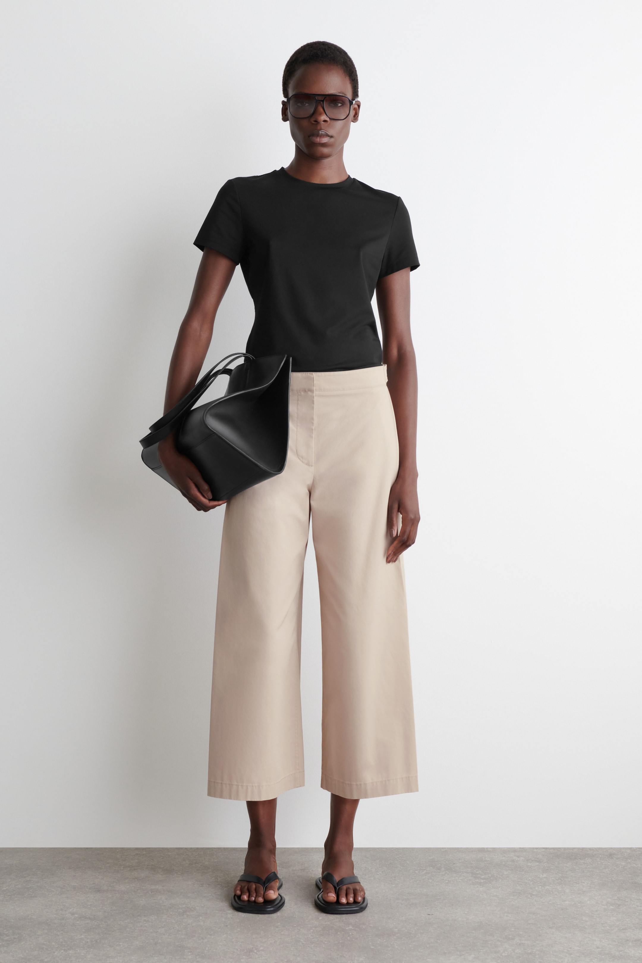 Visualizza immagine più grande: PANTALONI A GAMBA LARGA CROPPED IN COTONE - BEIGE CHIARO - DONNA | H&M IT 1
