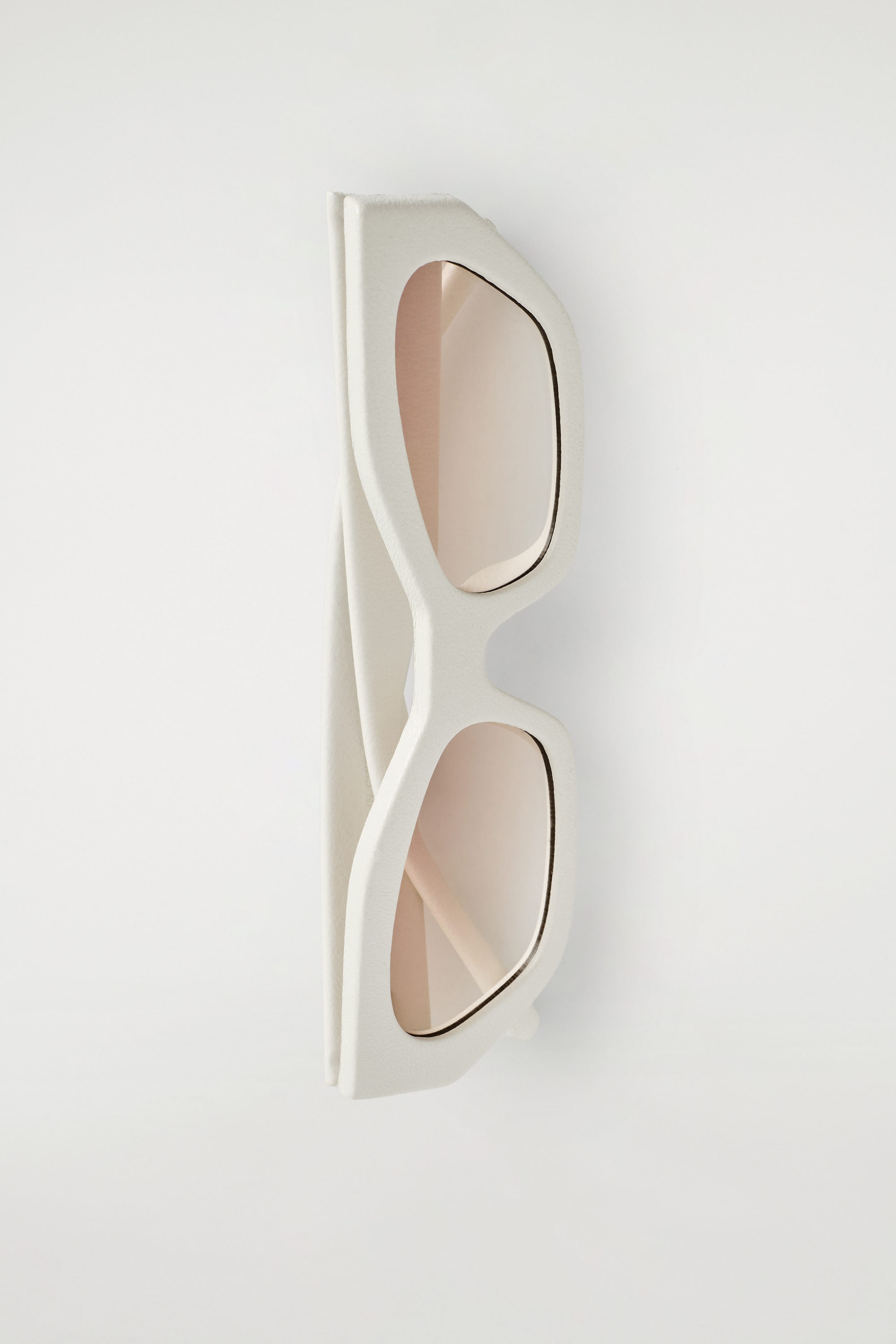 LEATHER CAT-EYE SUNGLASSES