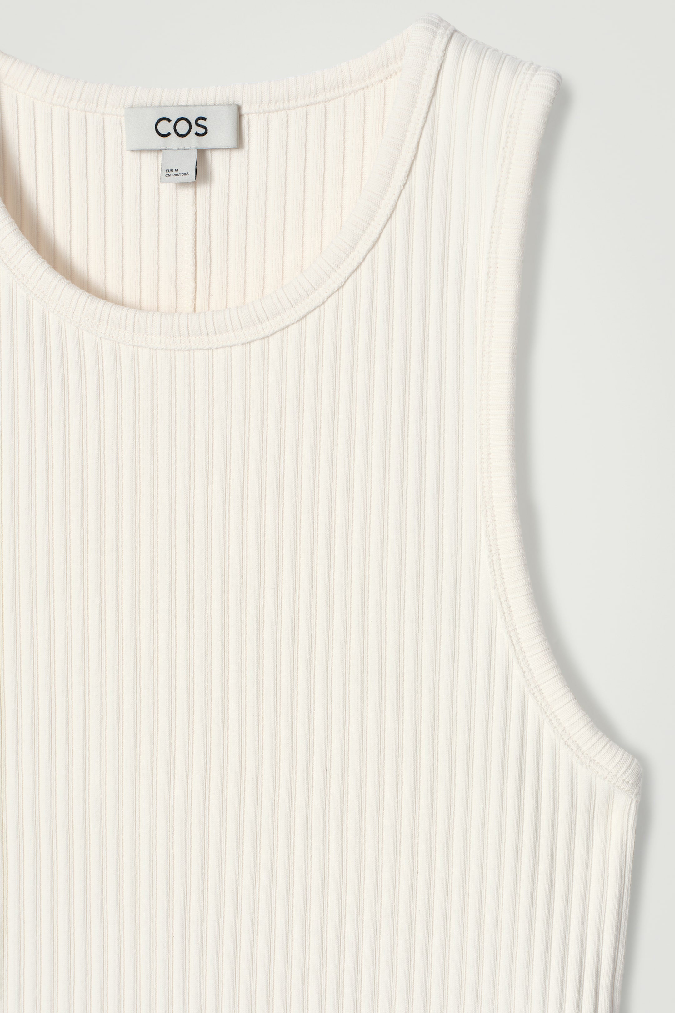 Visa större bild: FIGURNÄRA LINNE I RIBBAD BOMULL - OFF-WHITE - HERR | H&M SE 7