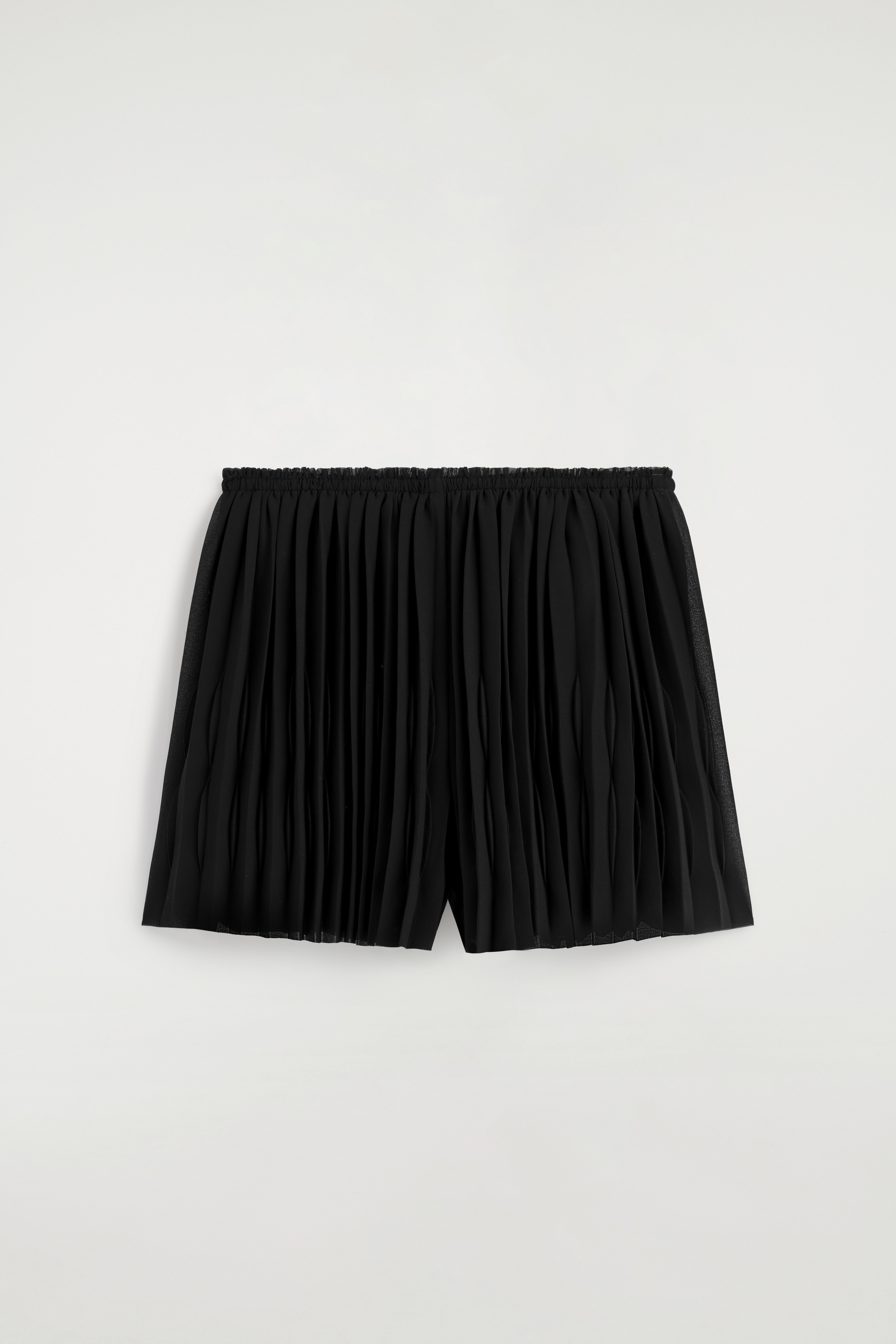 SHORTS AUS GEORGETTE MIT FALTEN - SCHWARZ