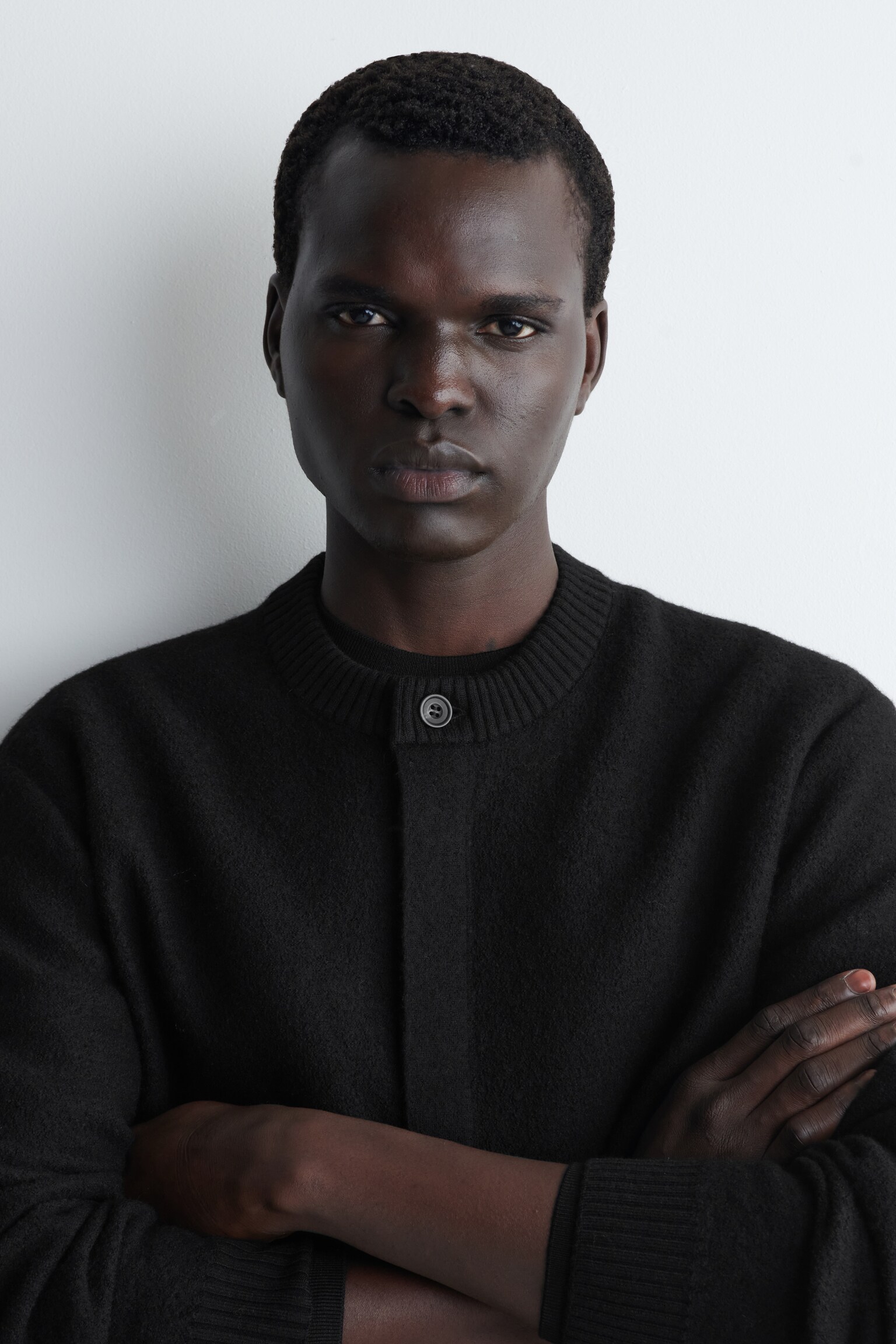 CÁRDIGAN DE LANA CON CUELLO REDONDO - NEGRO/AMARILLO MANTEQUILLA - 4