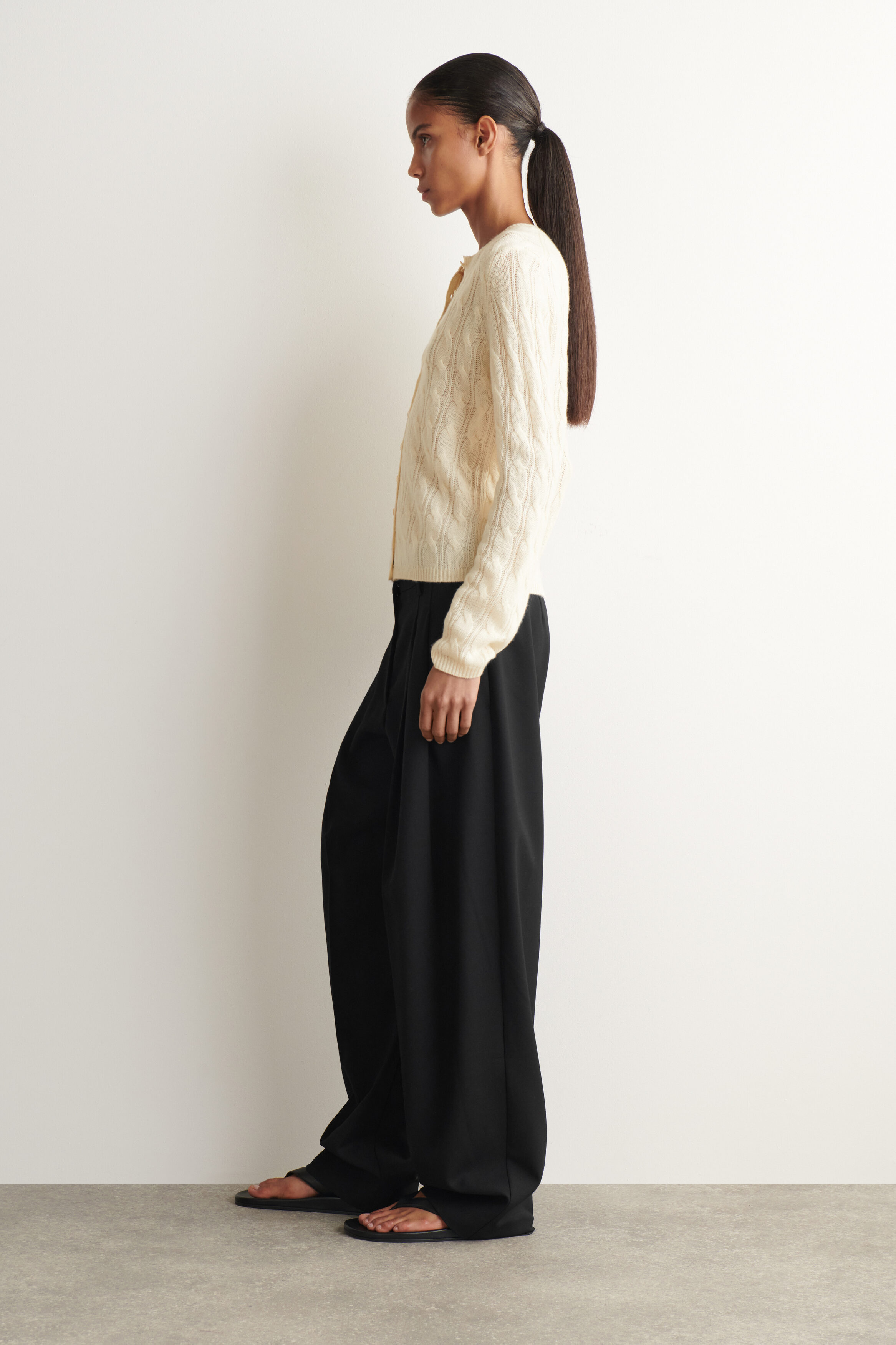 CABLE-KNIT CASHMERE CARDIGAN - thumbnail 9
